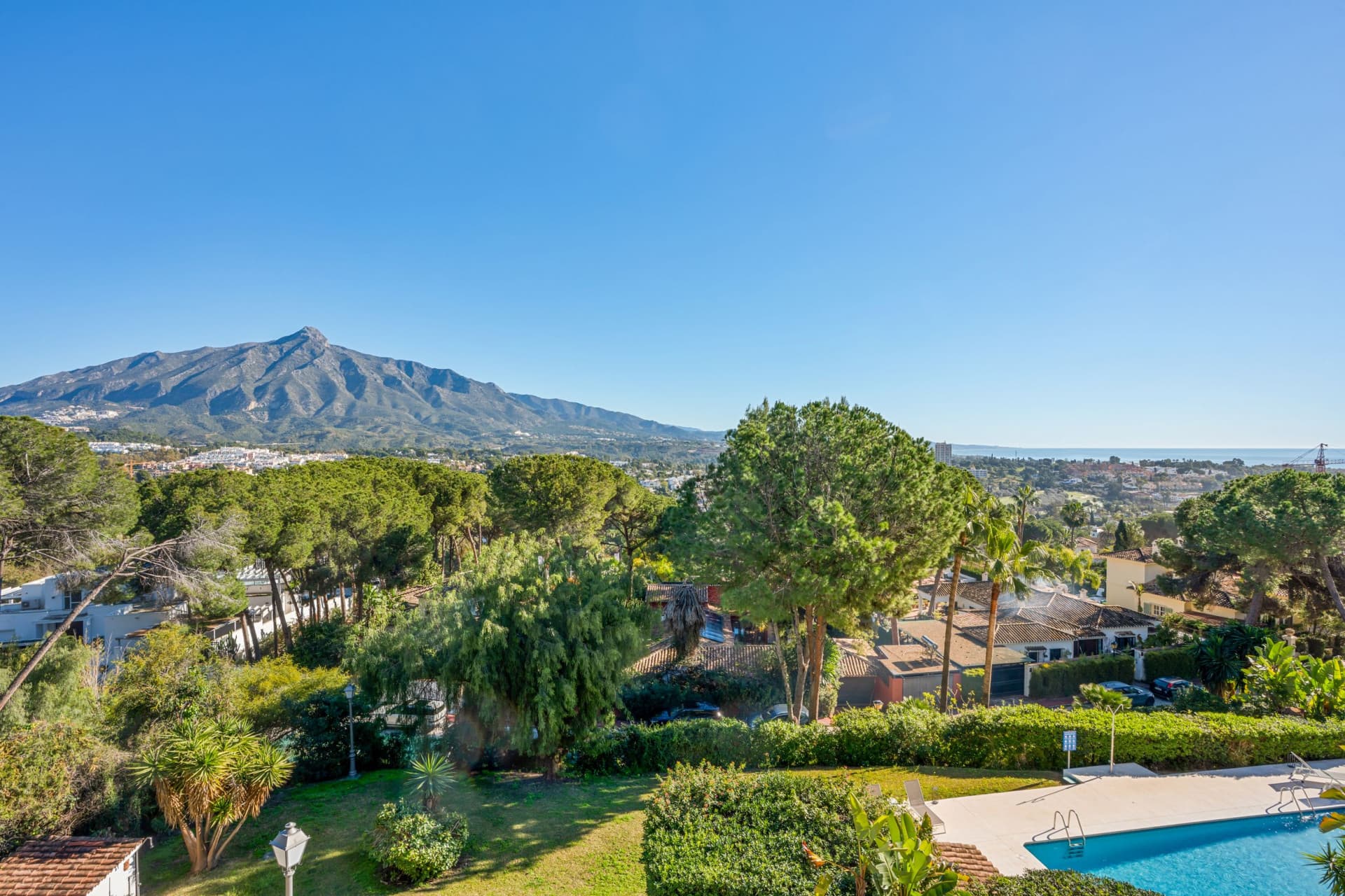 Newly renovated duplex apartment with seaviews
