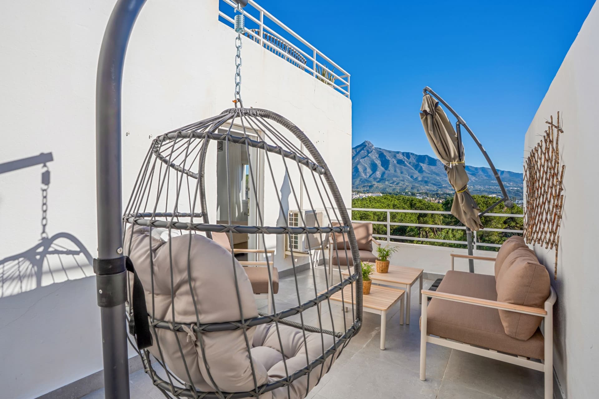 Newly renovated duplex apartment with seaviews