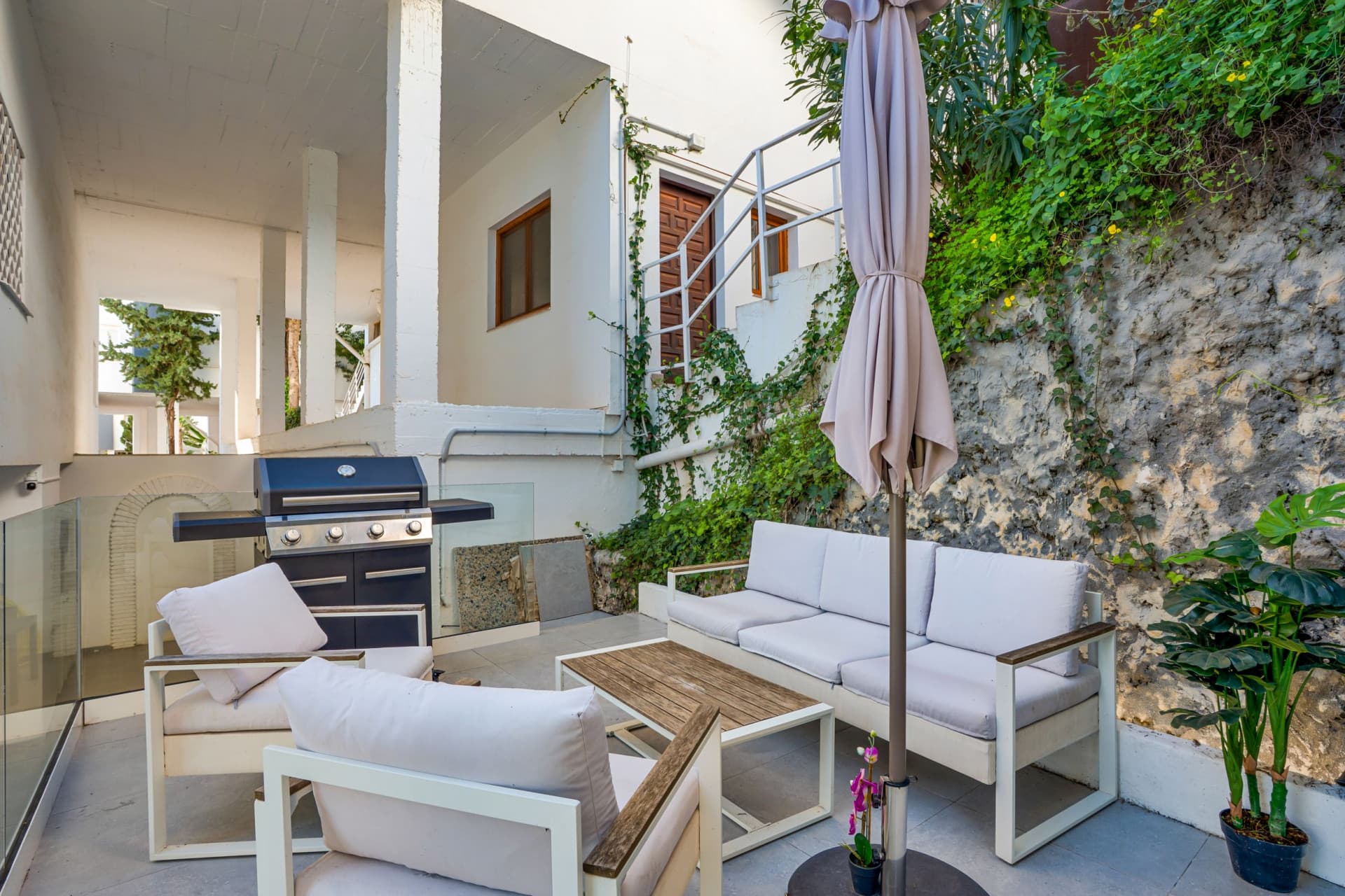 Newly renovated duplex apartment with seaviews