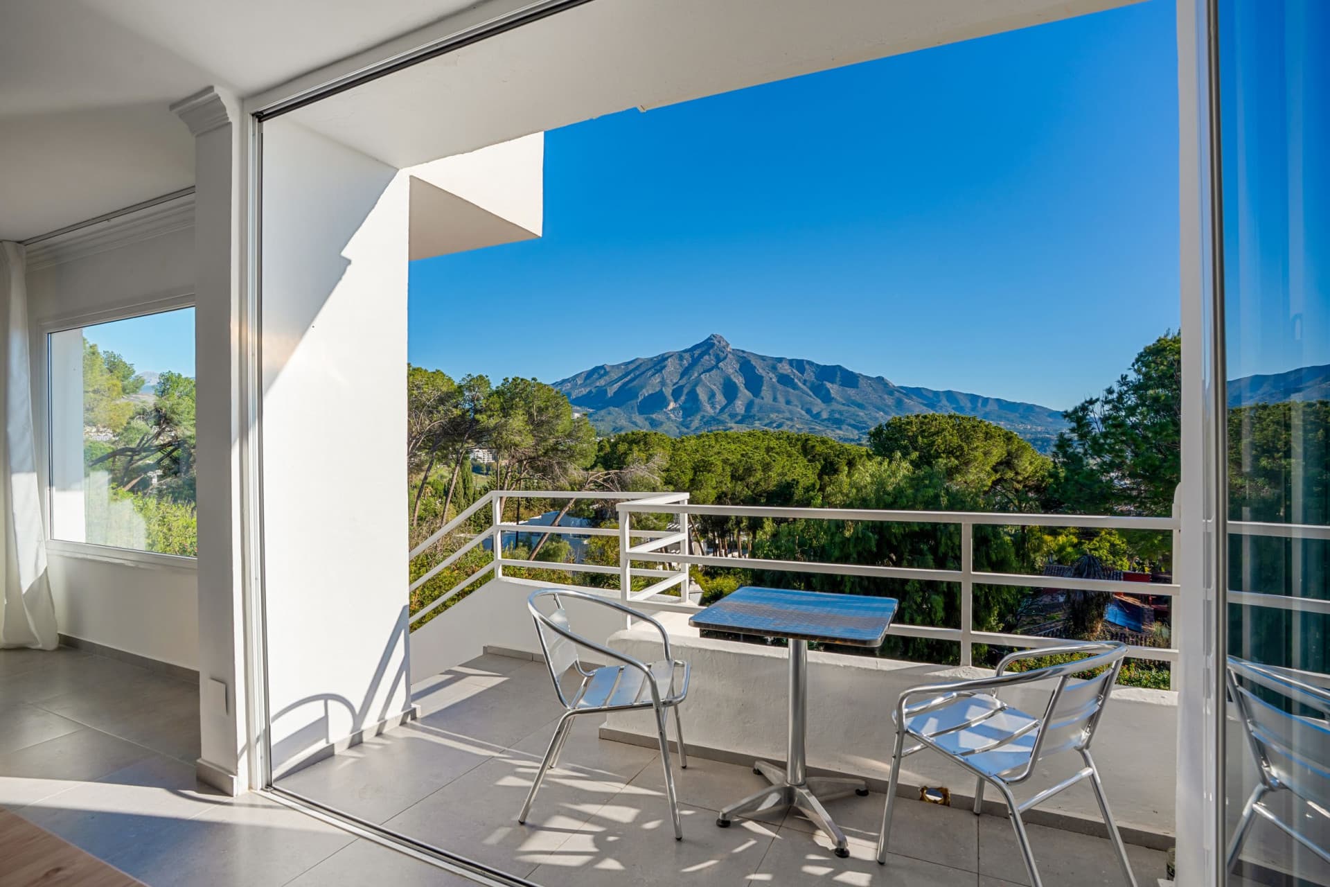 Newly renovated duplex apartment with seaviews