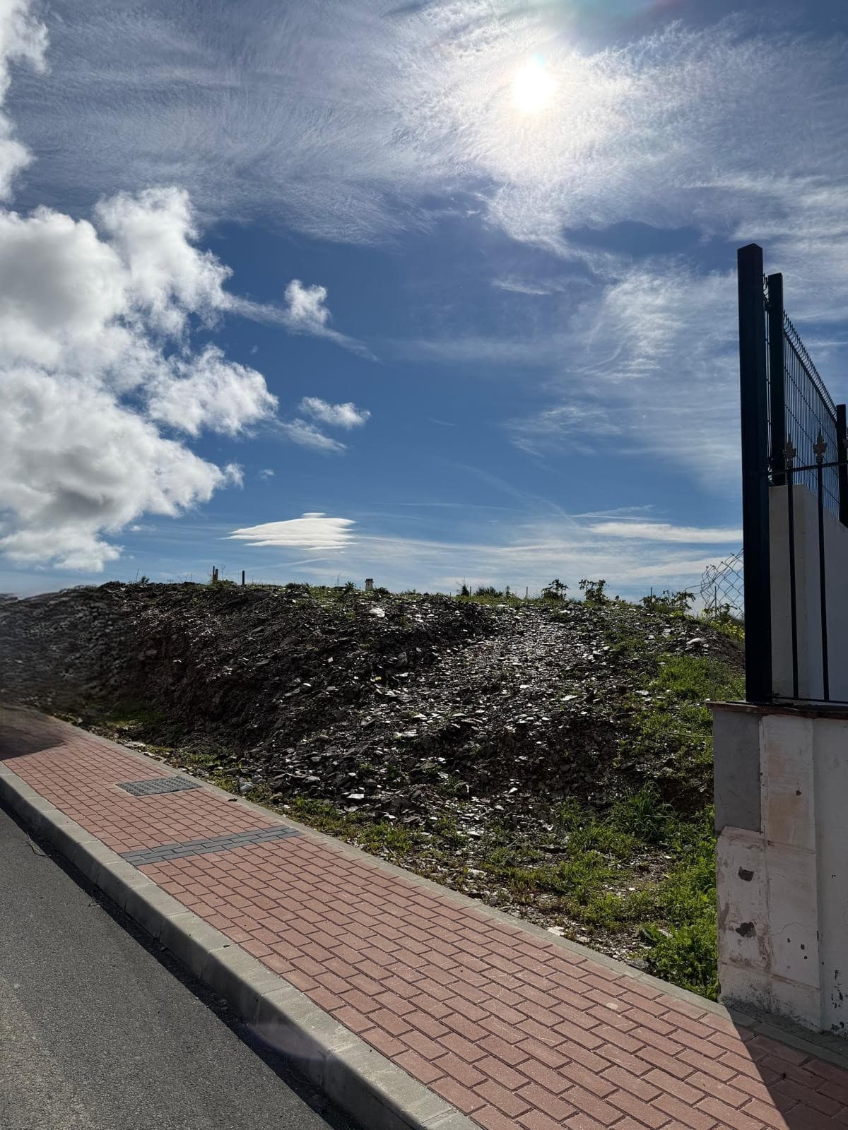 Plan tomt med vacker utsikt i Lomas del Flamenco, nära Mijas Golf!