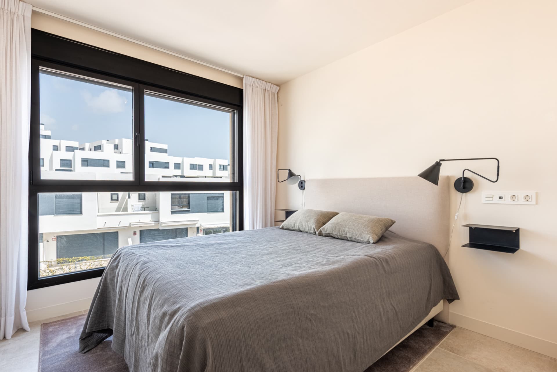 Exklusivt modernt boende i La Cala de Mijas, gångavstånd till strand, restauranger och affärer.
