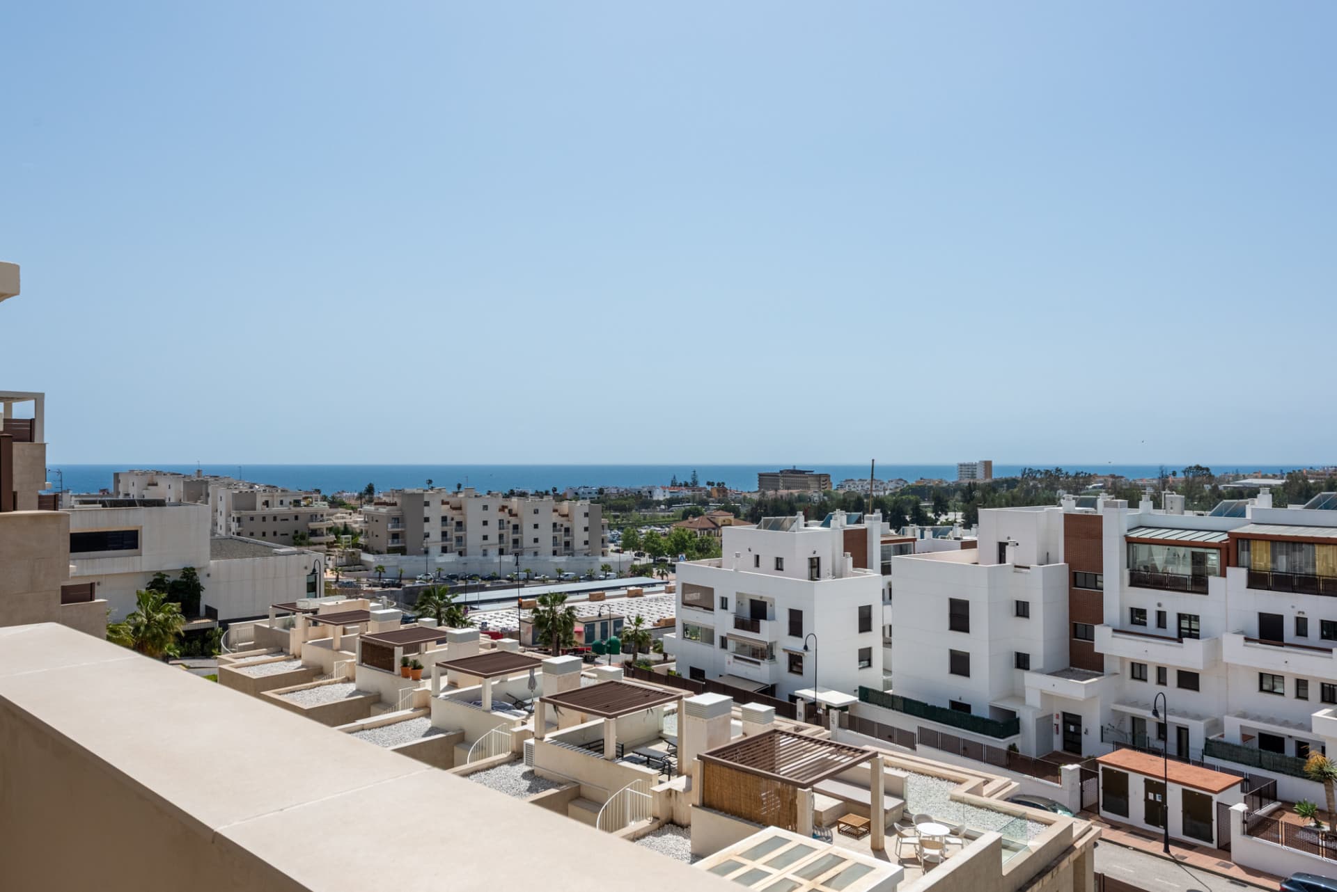 Exklusivt modernt boende i La Cala de Mijas, gångavstånd till strand, restauranger och affärer.