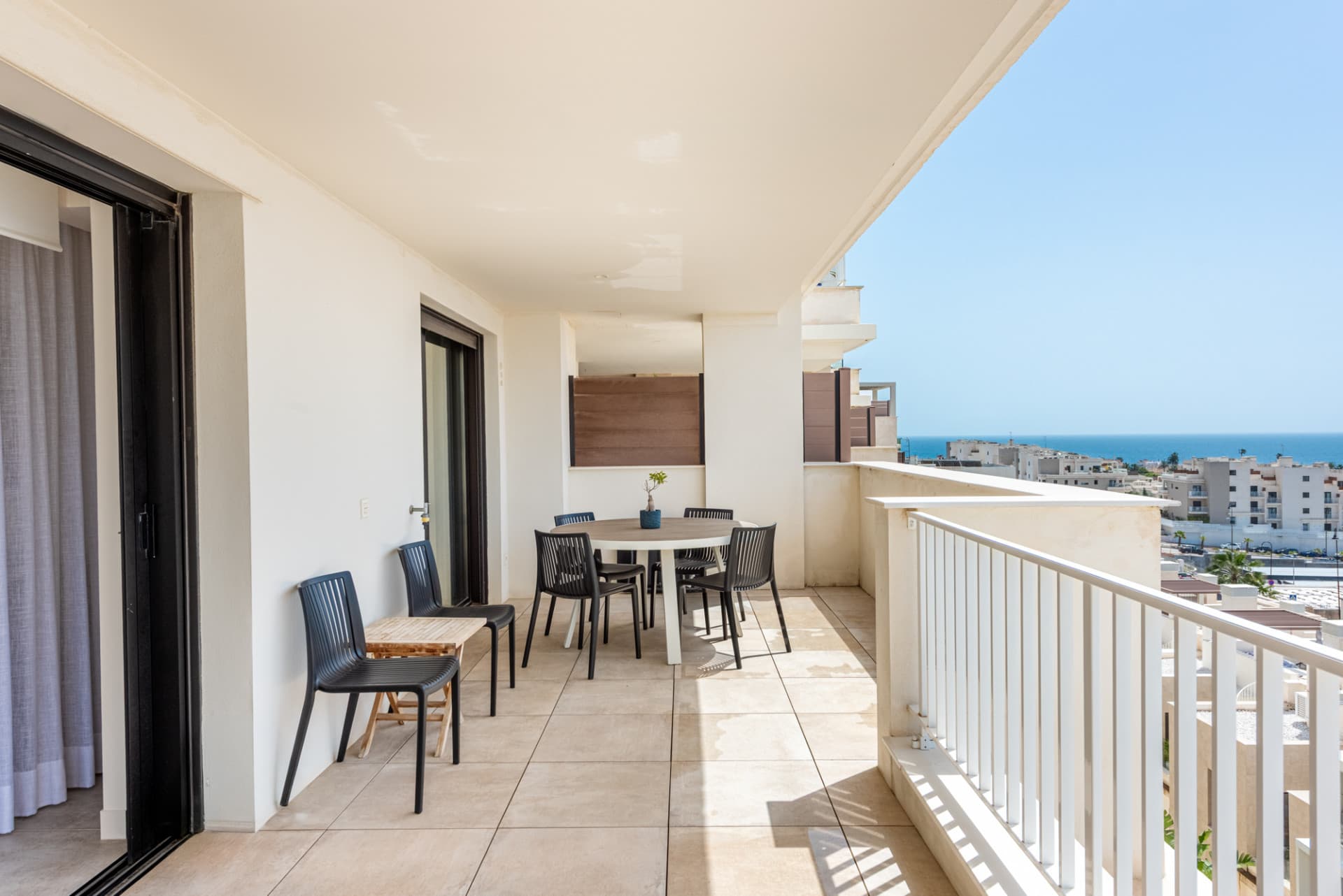 Exklusivt modernt boende i La Cala de Mijas, gångavstånd till strand, restauranger och affärer.