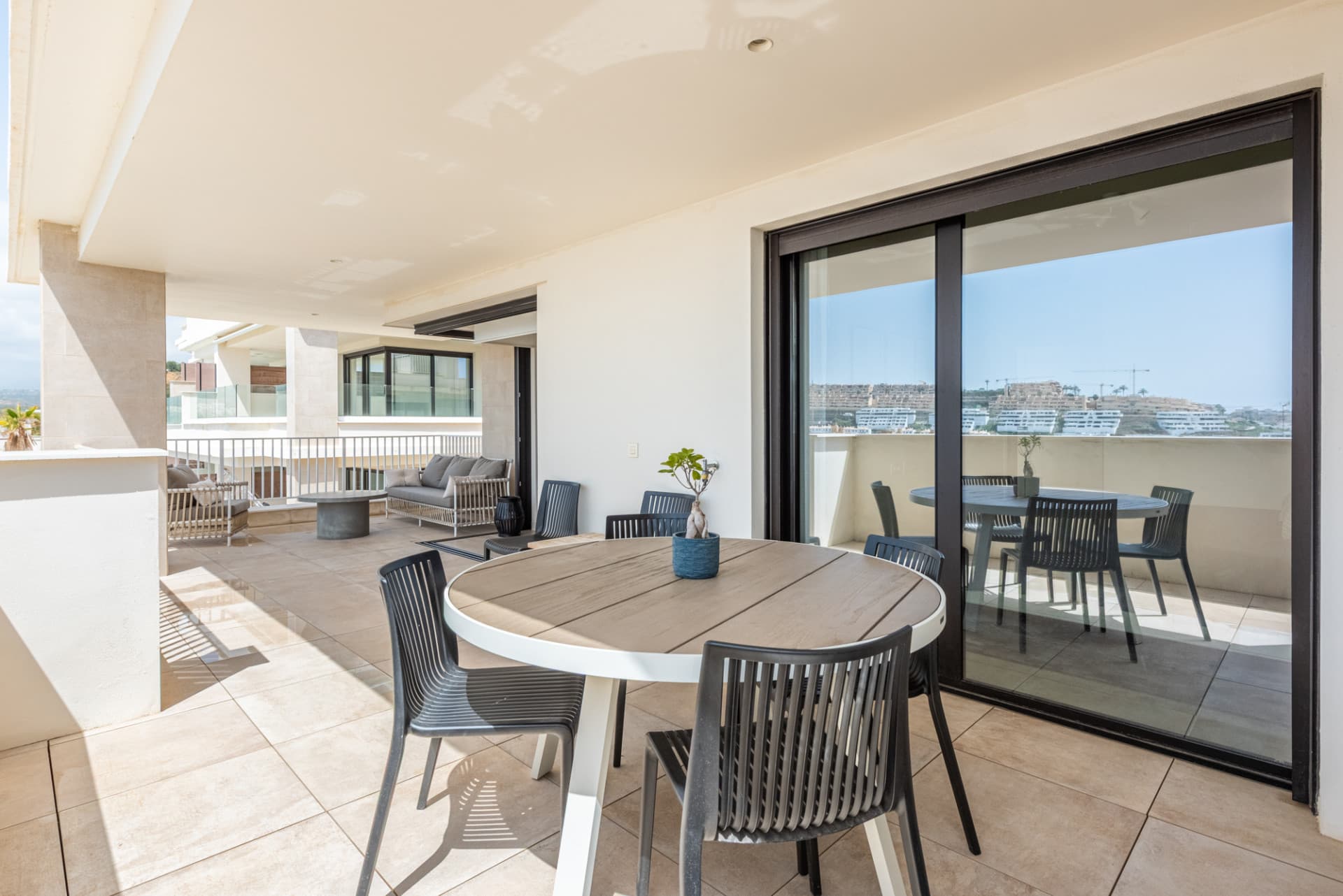 Exklusivt modernt boende i La Cala de Mijas, gångavstånd till strand, restauranger och affärer.