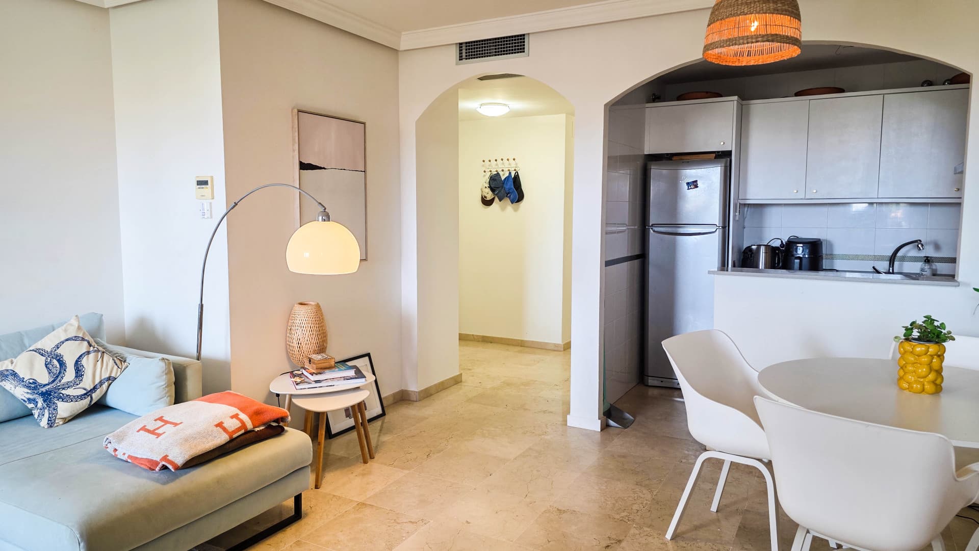 Ground Floor Apartment with Panoramic Views and Two Terraces in La Duquesa