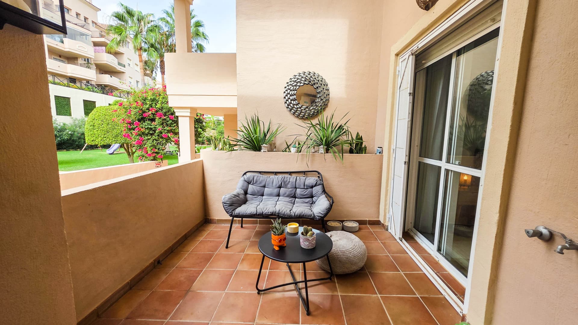 Ground Floor Apartment with Panoramic Views and Two Terraces in La Duquesa