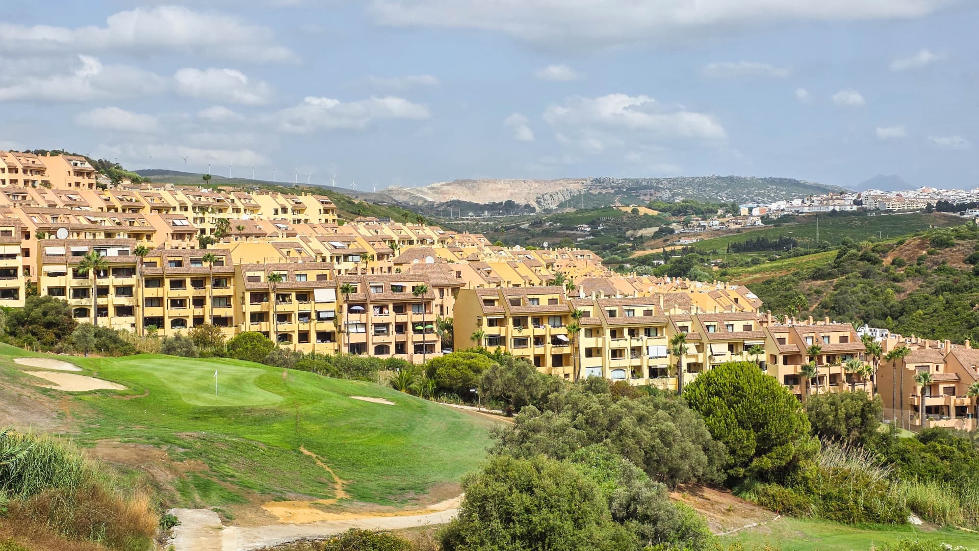 Ground Floor Apartment with Panoramic Views and Two Terraces in La Duquesa