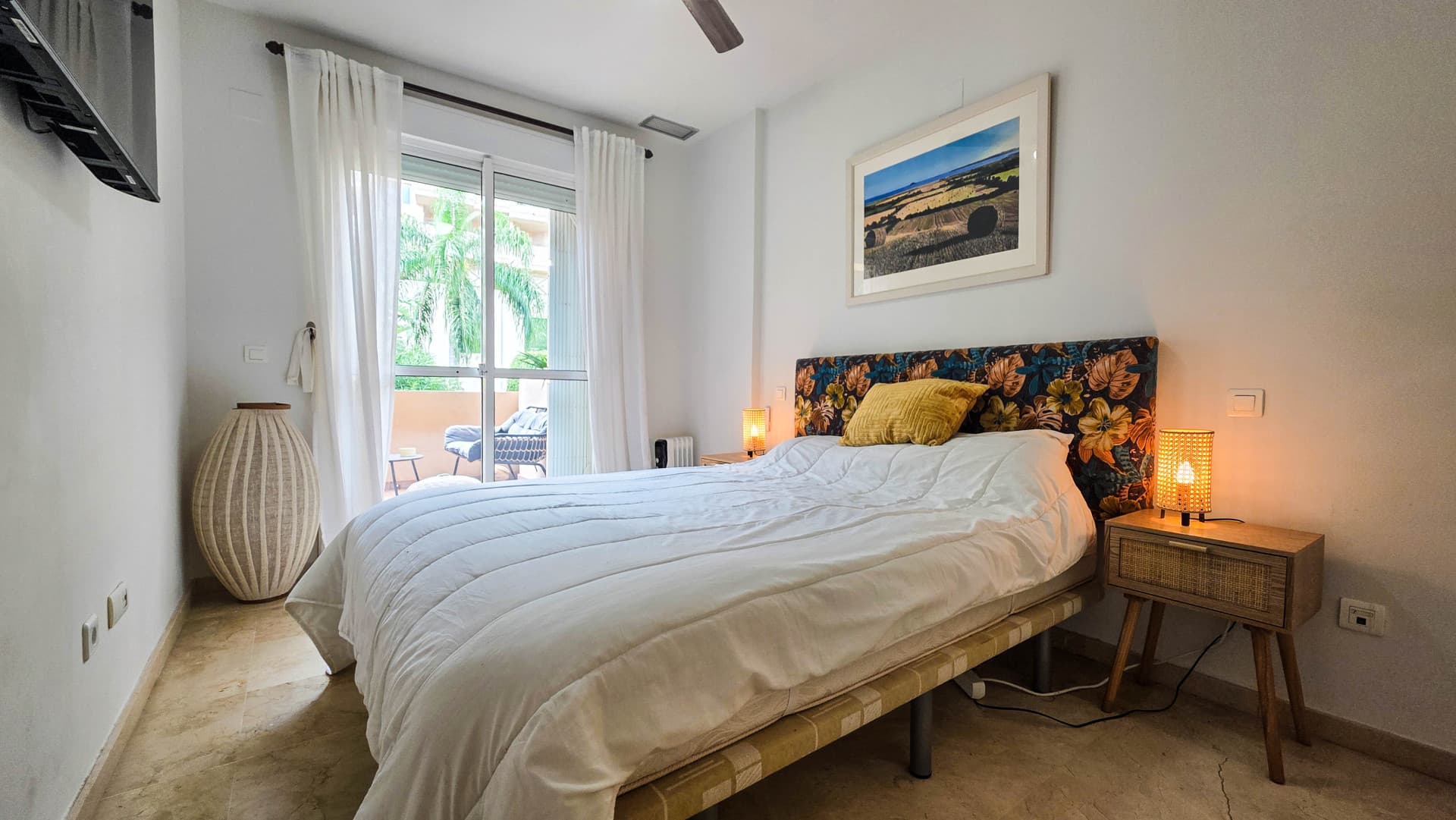 Ground Floor Apartment with Panoramic Views and Two Terraces in La Duquesa