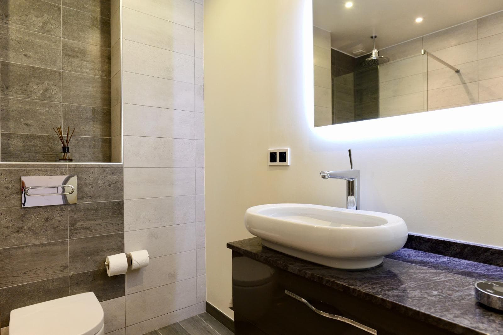 Exclusive Beachside Apartment in Las Mimosas, Walking Distance to Puerto Banús & Mistral Beach