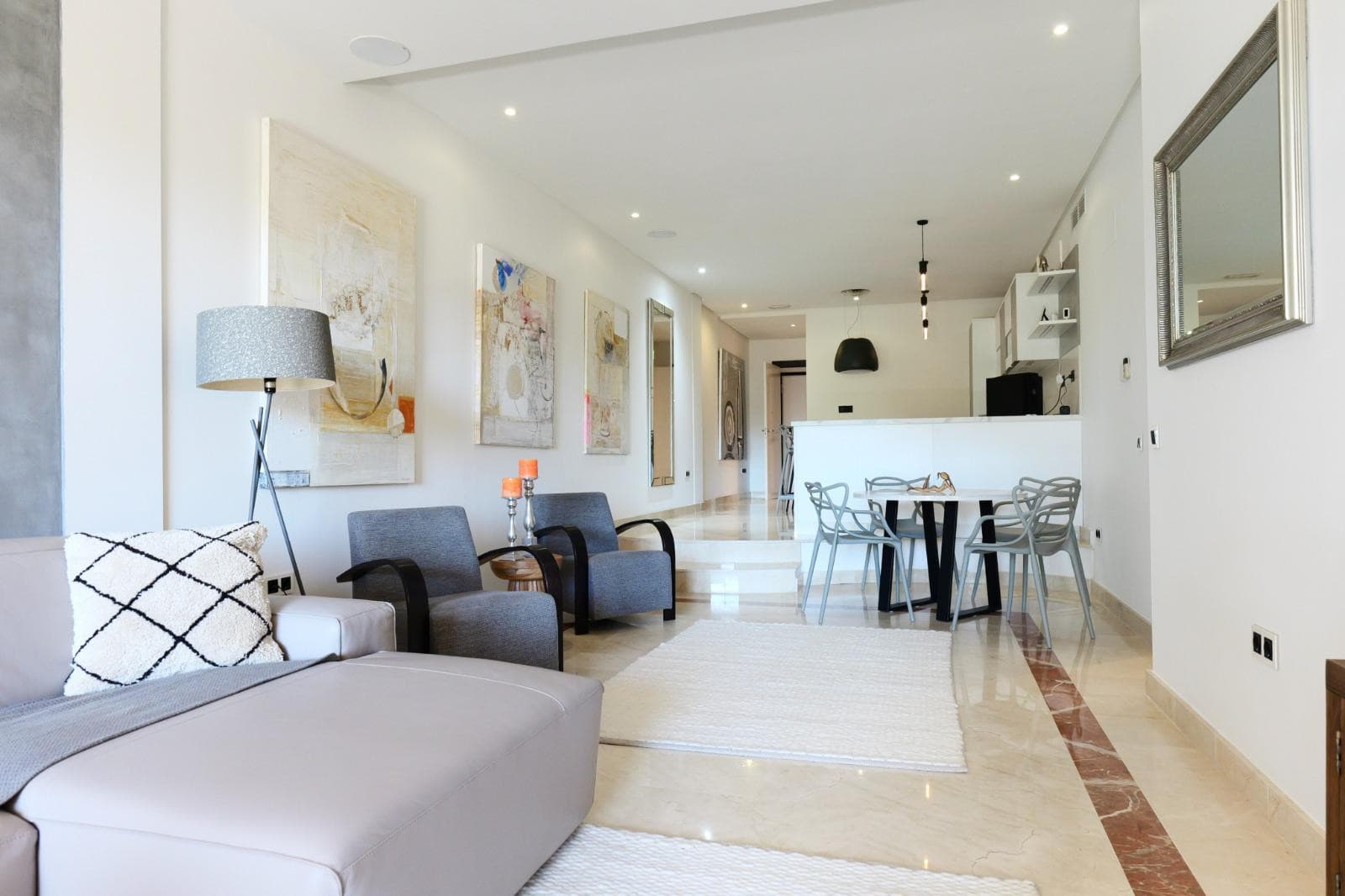 Exclusive Beachside Apartment in Las Mimosas, Walking Distance to Puerto Banús & Mistral Beach