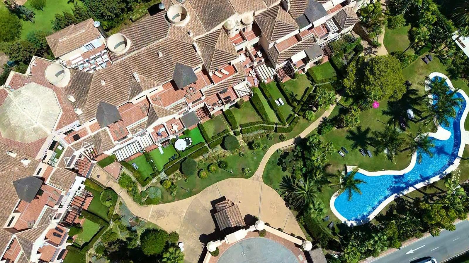 Exclusive Beachside Apartment in Las Mimosas, Walking Distance to Puerto Banús & Mistral Beach