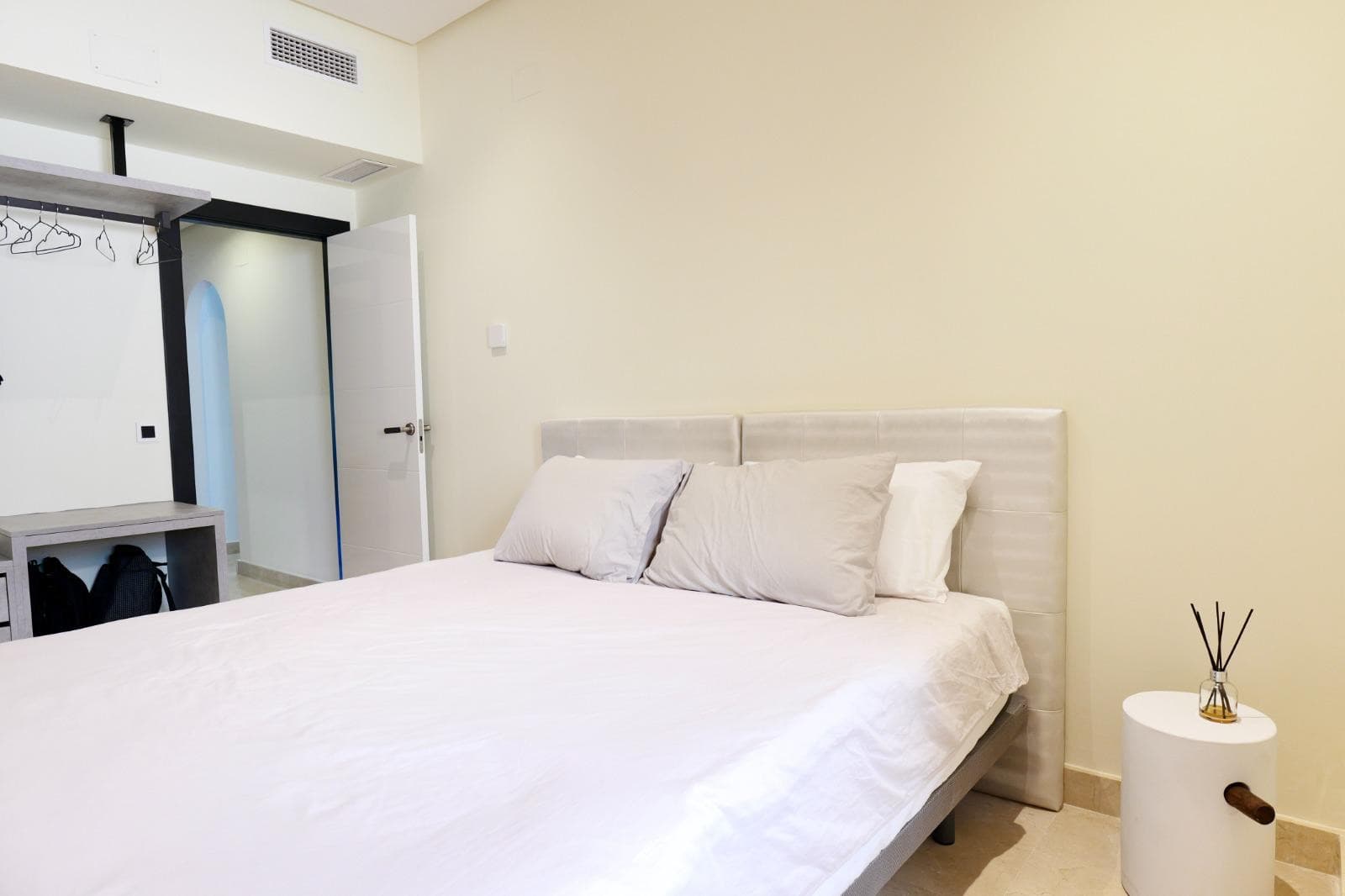 Exclusive Beachside Apartment in Las Mimosas, Walking Distance to Puerto Banús & Mistral Beach
