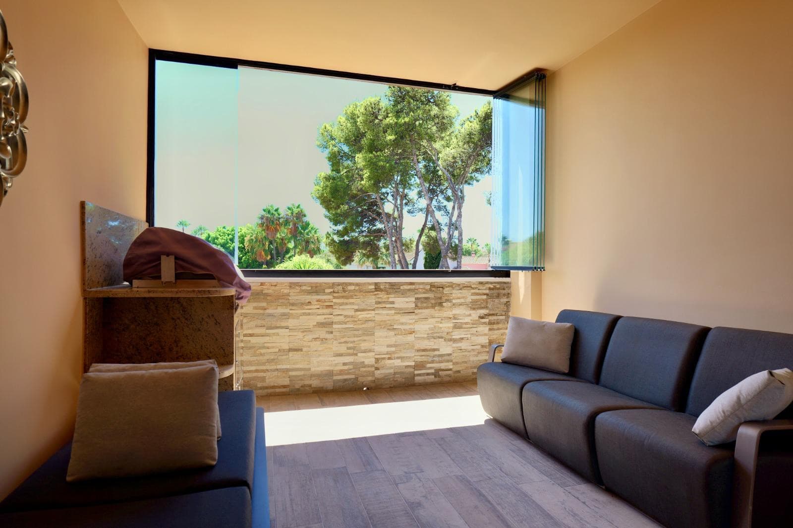 Exclusive Beachside Apartment in Las Mimosas, Walking Distance to Puerto Banús & Mistral Beach