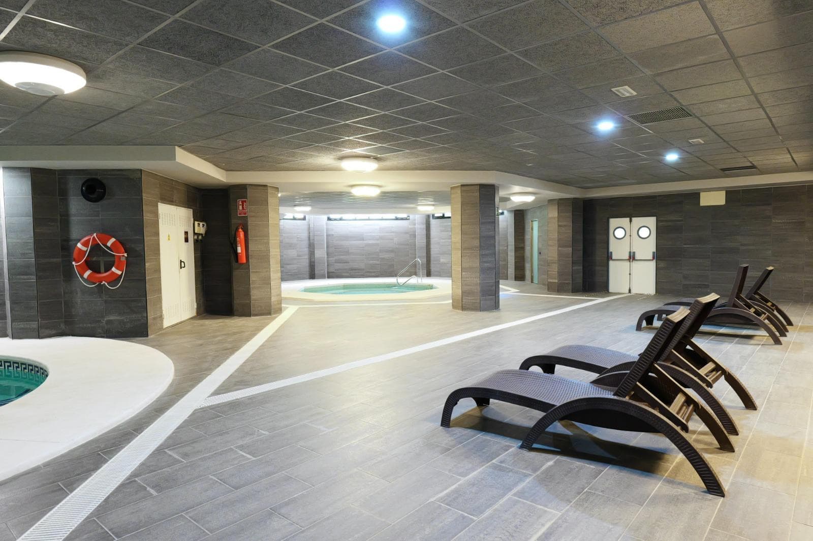 Exclusive Beachside Apartment in Las Mimosas, Walking Distance to Puerto Banús & Mistral Beach