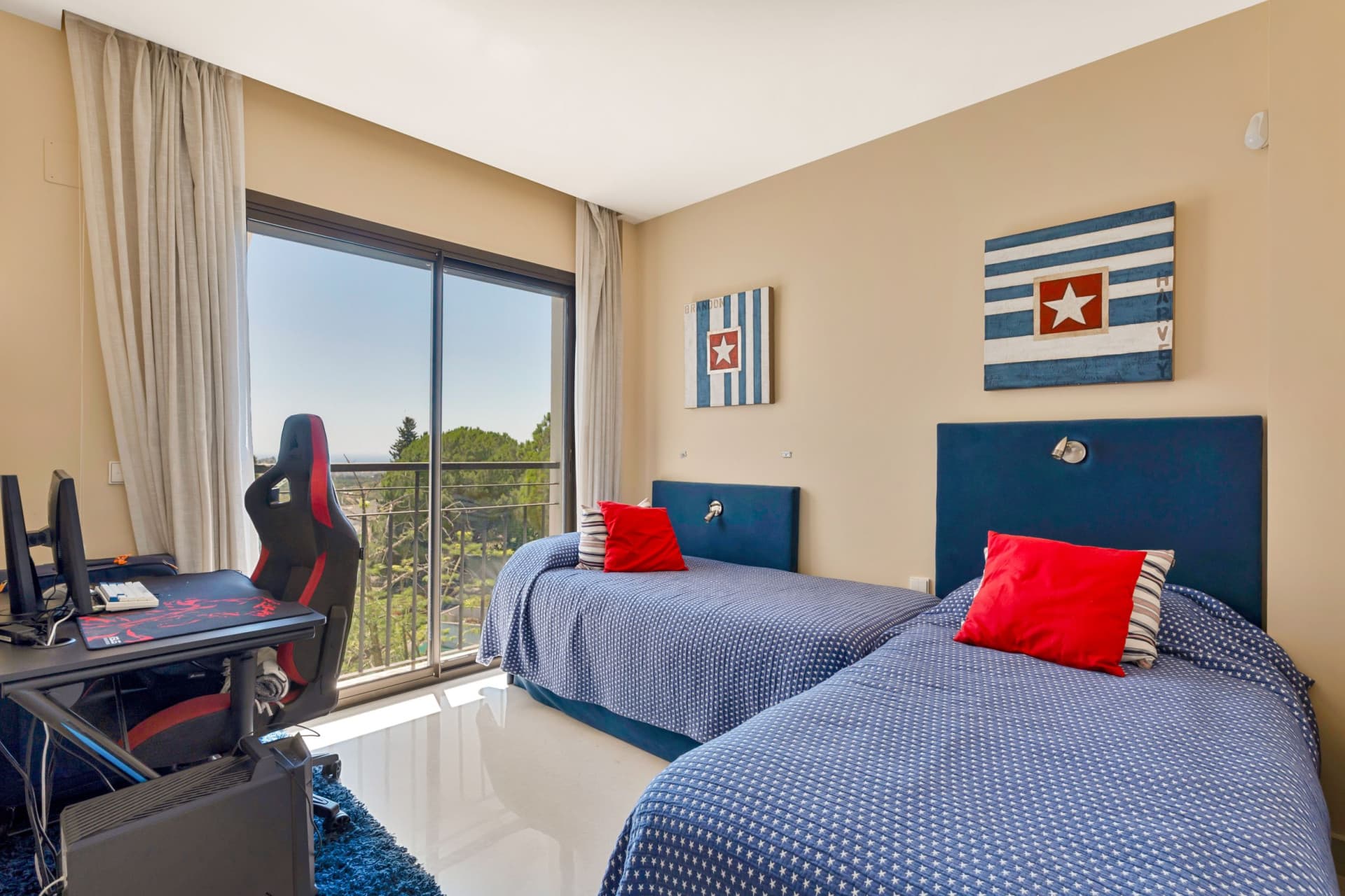 South-facing duplex penthouse in La Quinta Suites with panoramic sea and mountain views