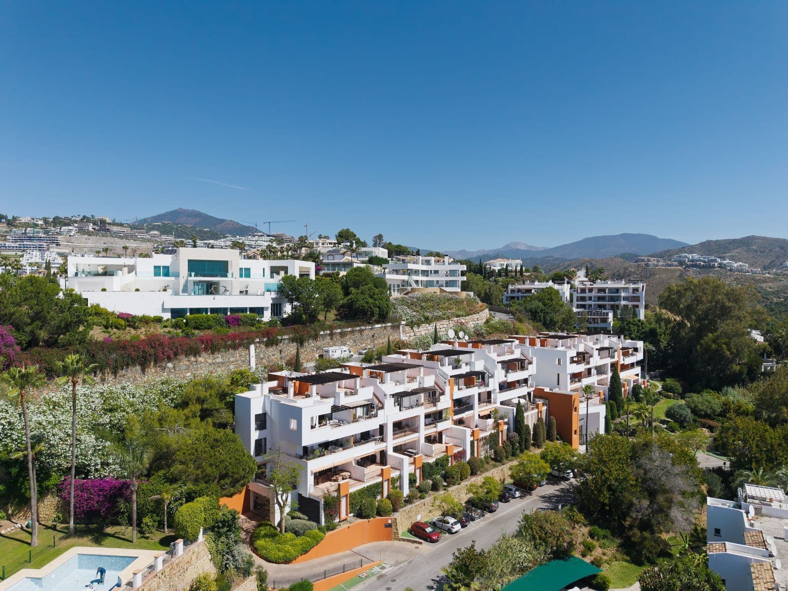 South-facing duplex penthouse in La Quinta Suites with panoramic sea and mountain views