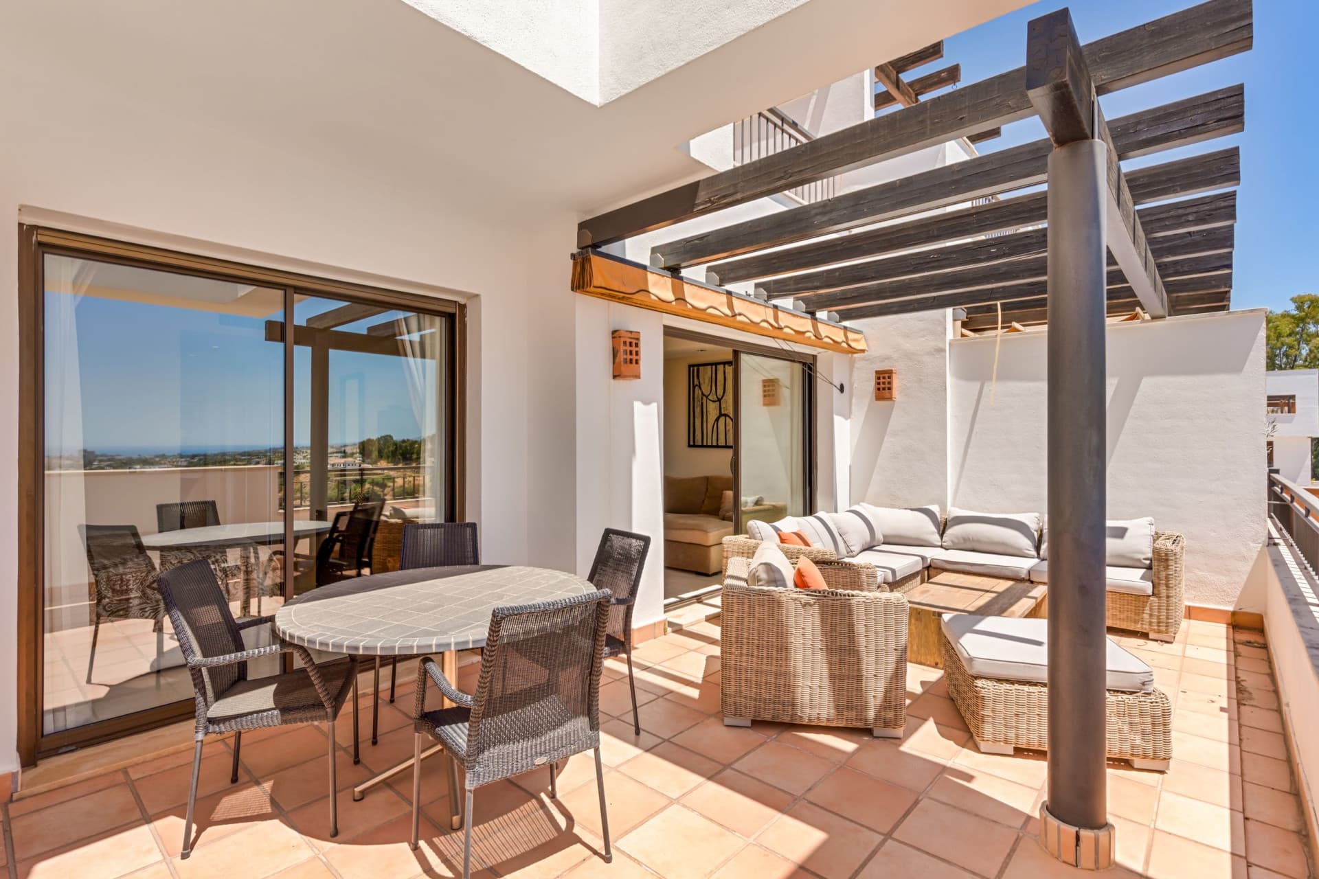 South-facing duplex penthouse in La Quinta Suites with panoramic sea and mountain views