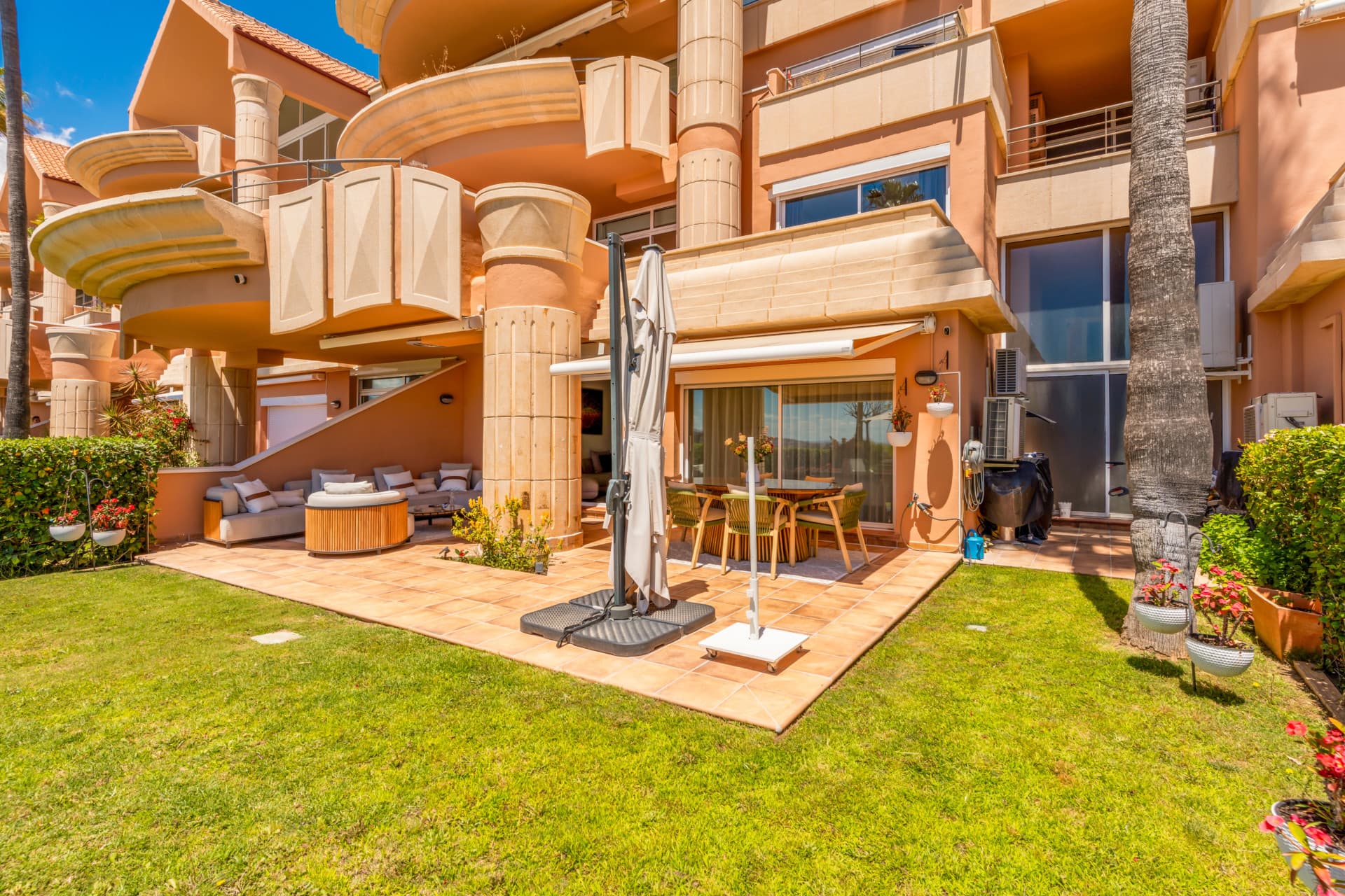 Apartment with private garden and stunning views