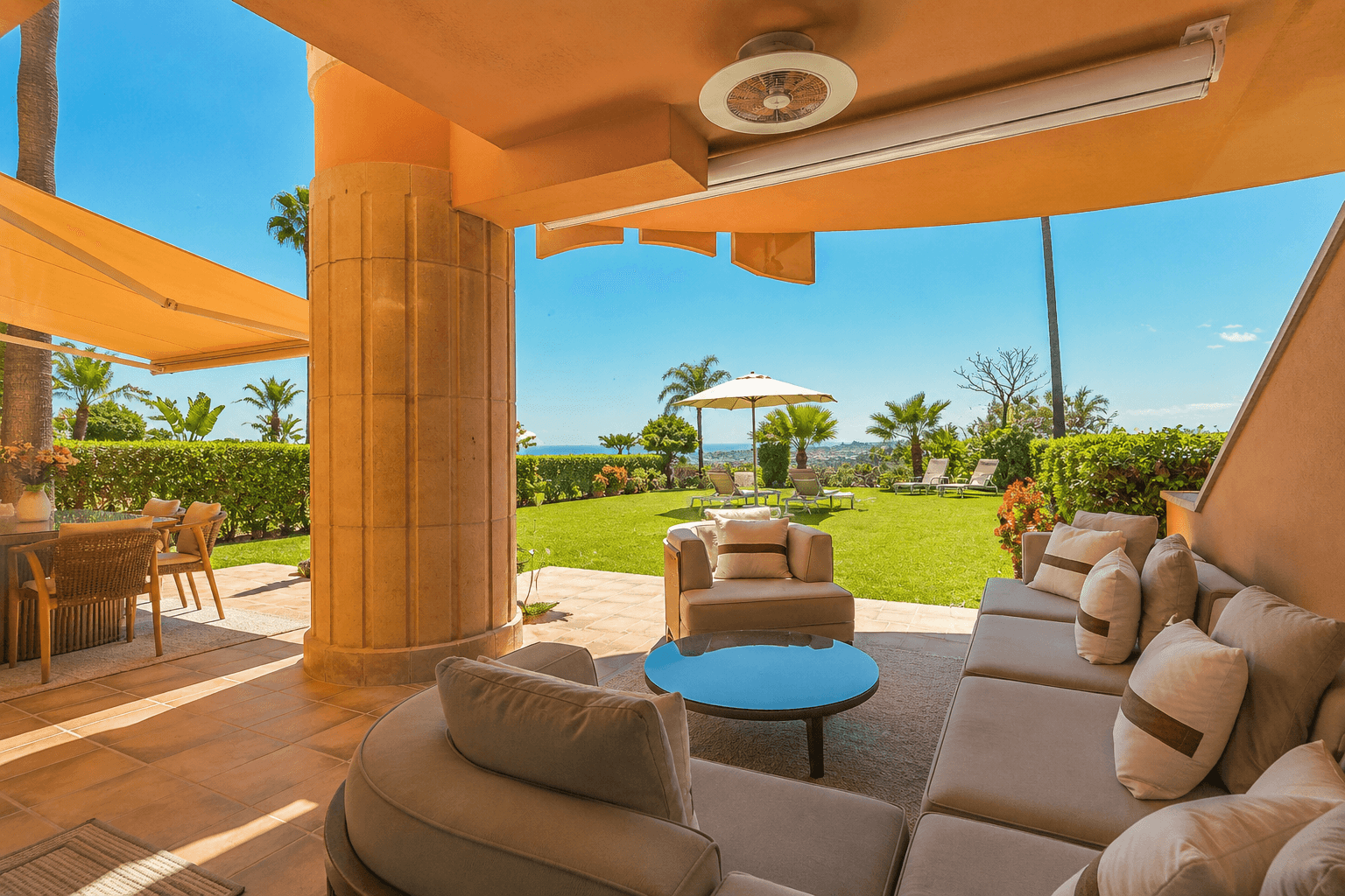 Apartamento con jardín privado y vistas inmejorables
