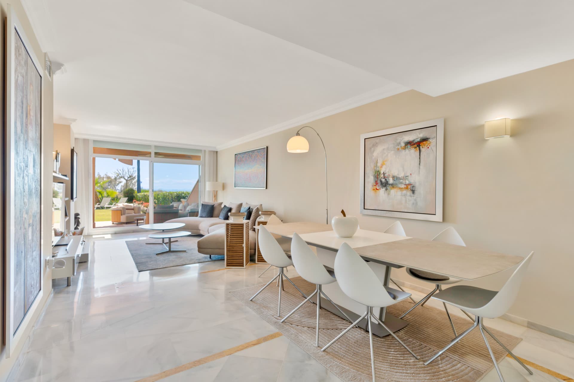 Apartment with private garden and stunning views