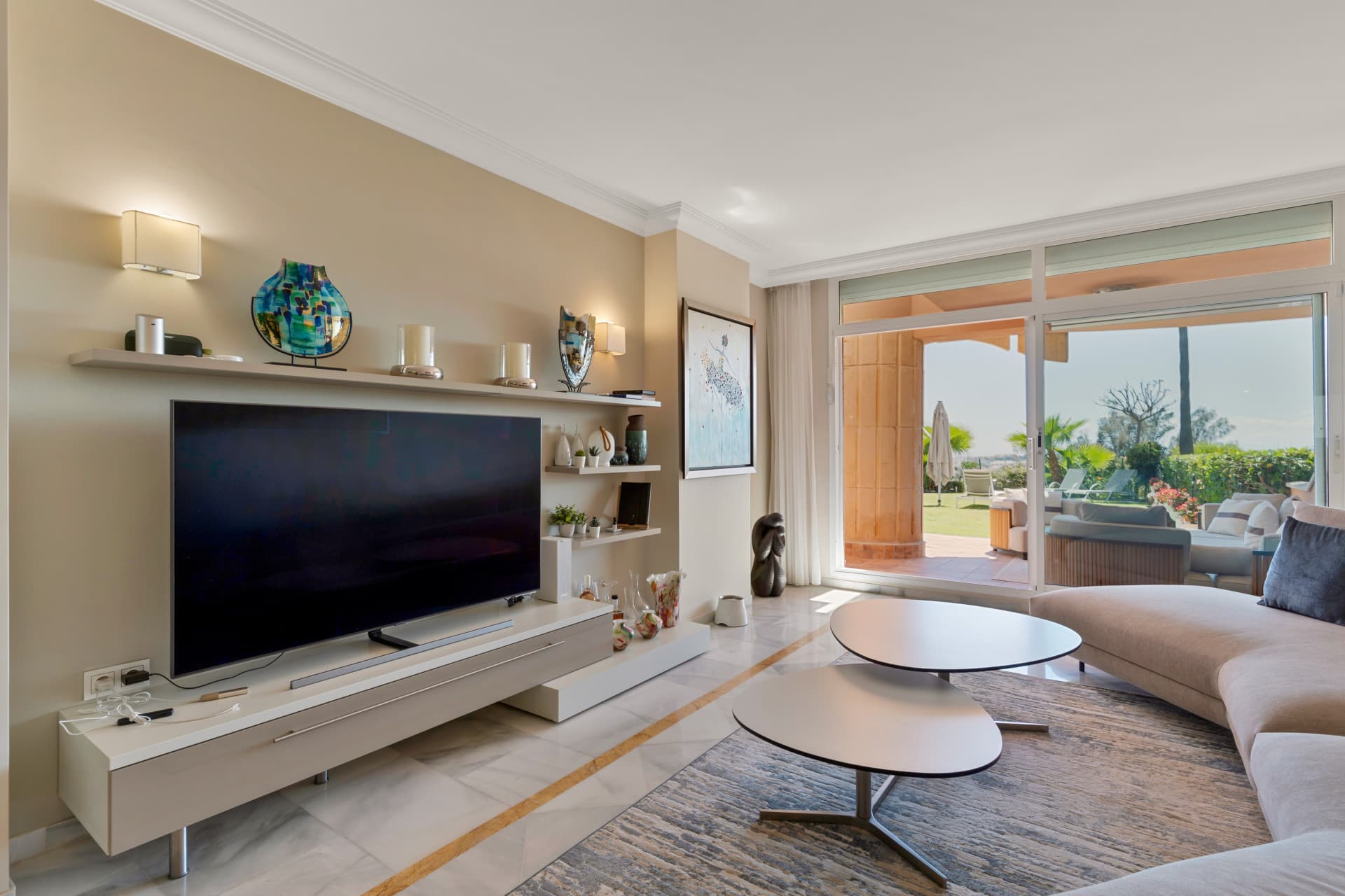 Apartment with private garden and stunning views