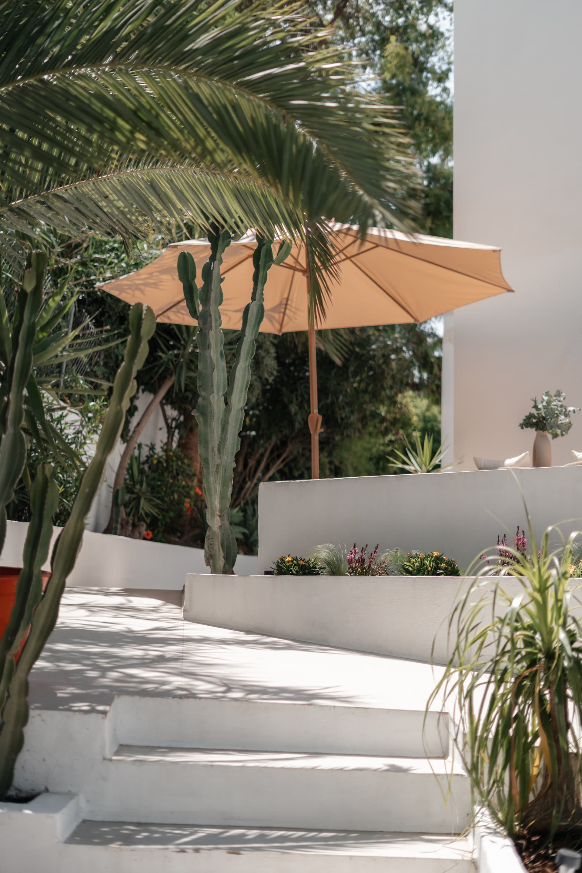 Spacious townhouse with villa feel in Señorío de Cortés