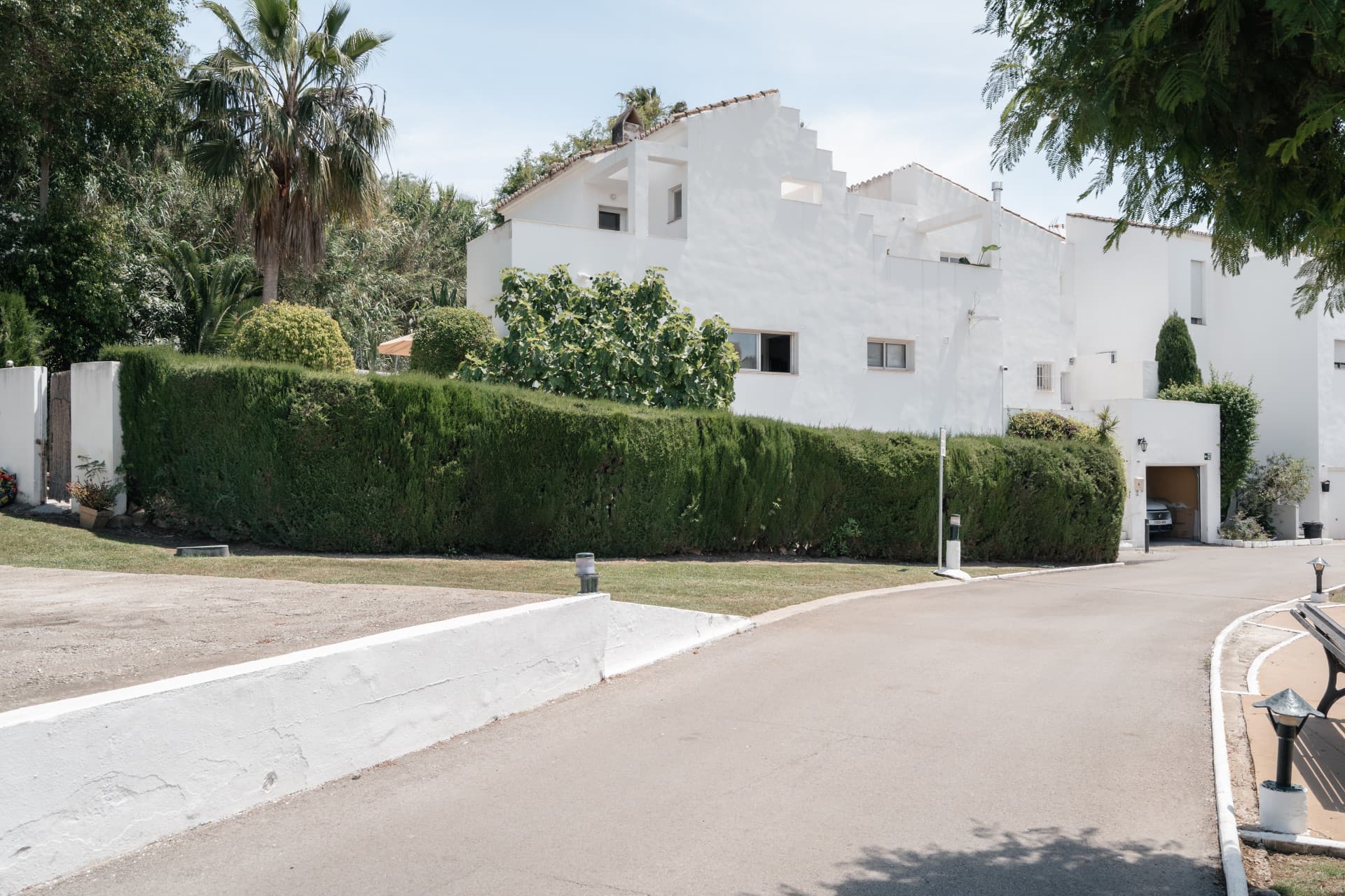 Spacious townhouse with villa feel in Señorío de Cortés