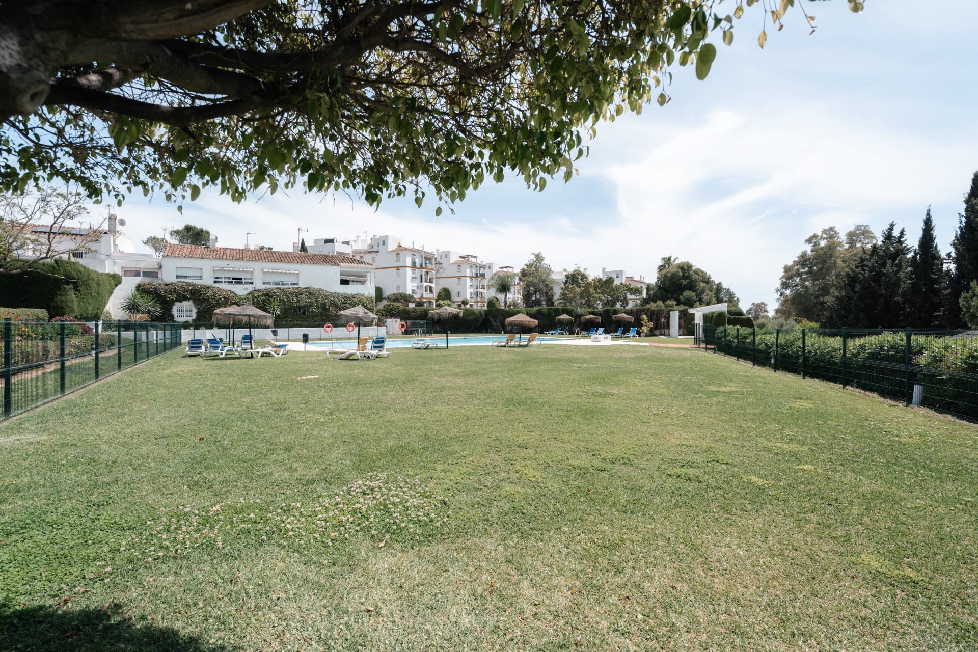 Spacious townhouse with villa feel in Señorío de Cortés