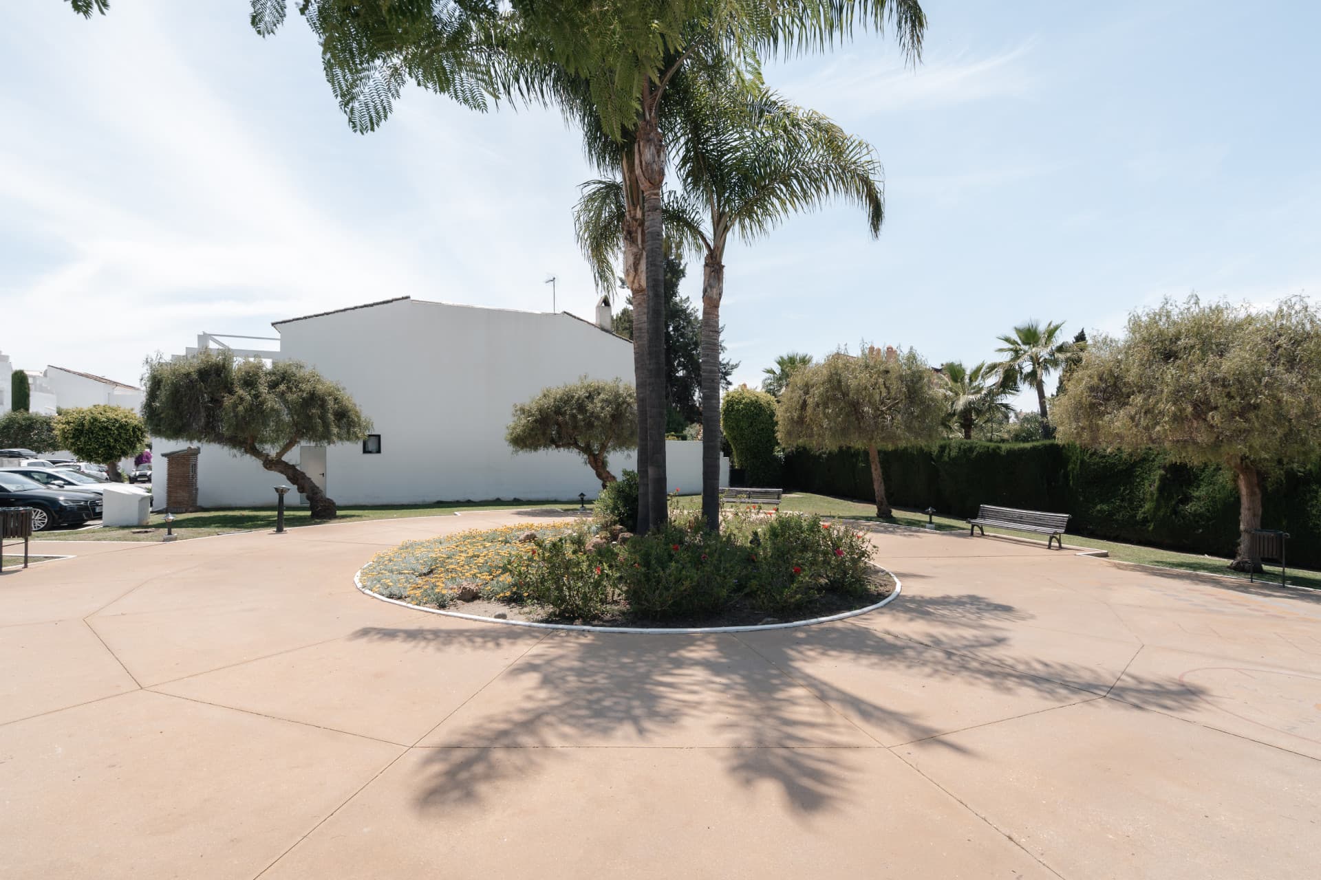 Spacious townhouse with villa feel in Señorío de Cortés