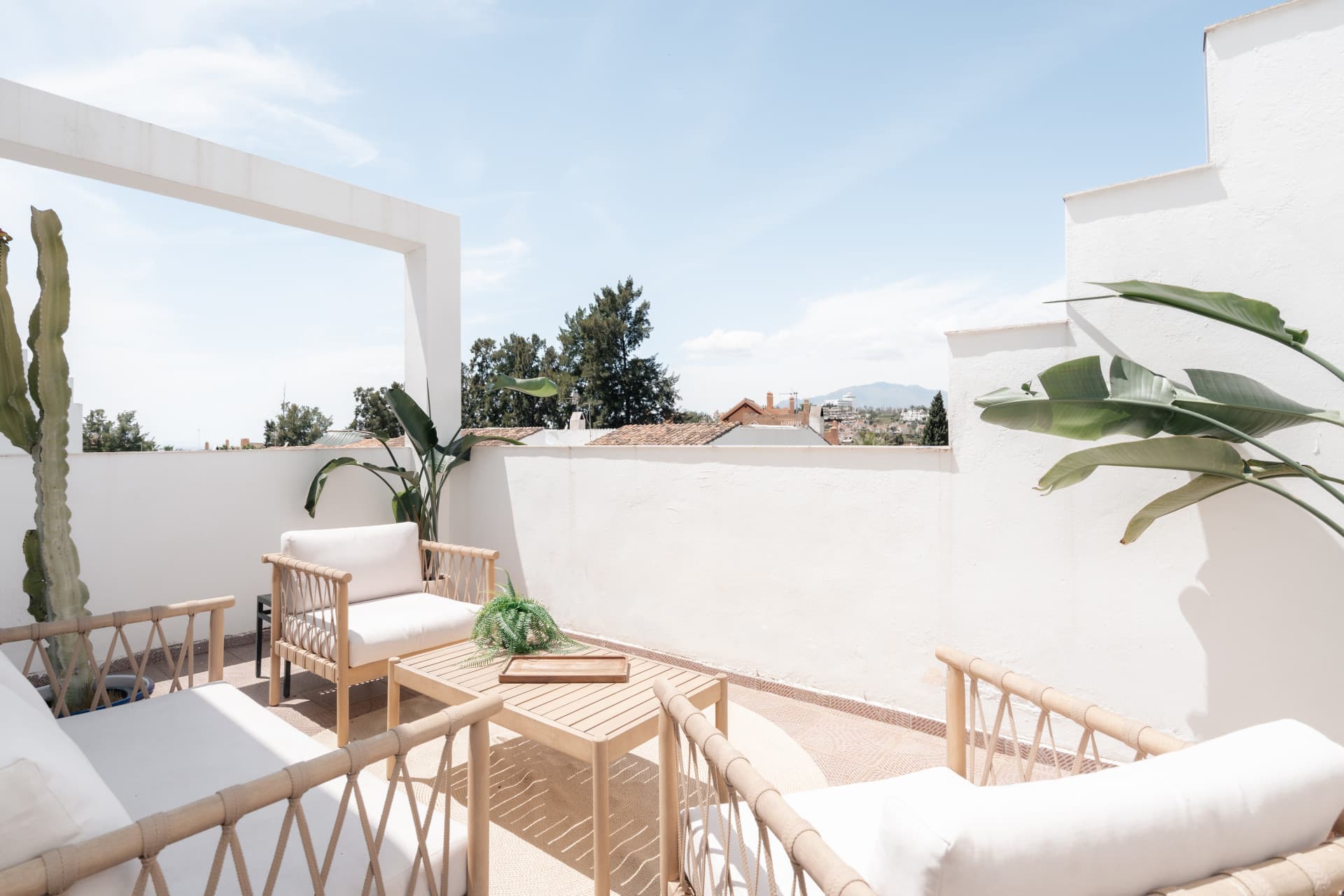 Spacious townhouse with villa feel in Señorío de Cortés