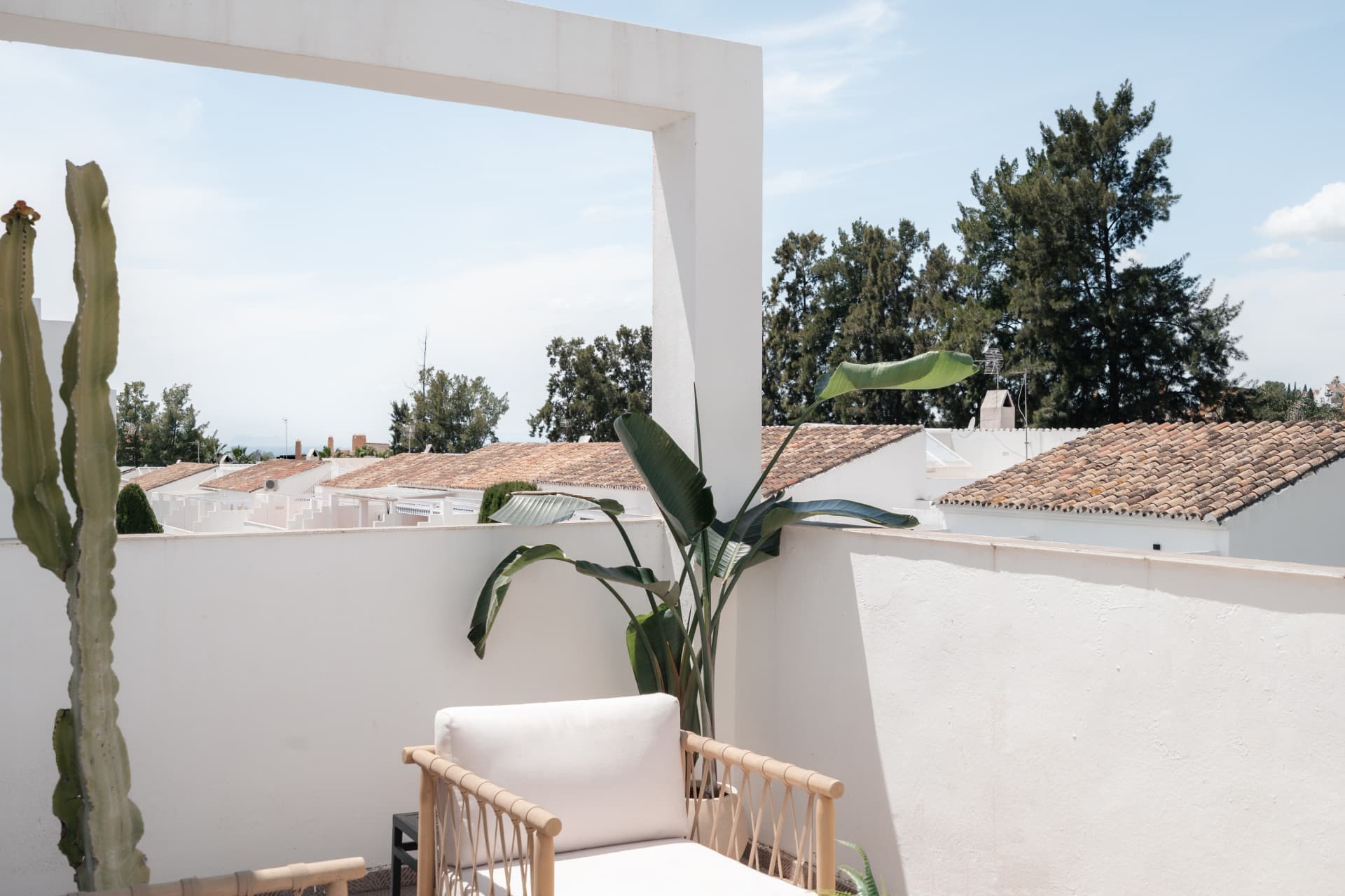Spacious townhouse with villa feel in Señorío de Cortés