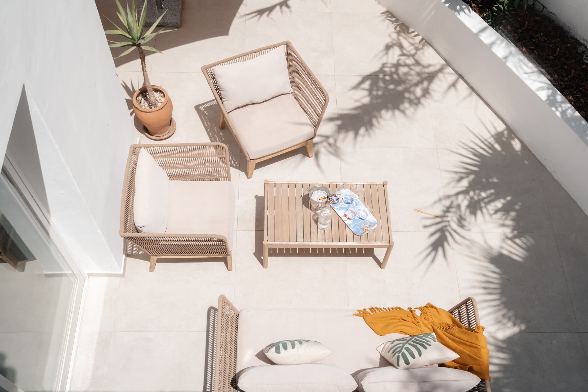 Spacious townhouse with villa feel in Señorío de Cortés