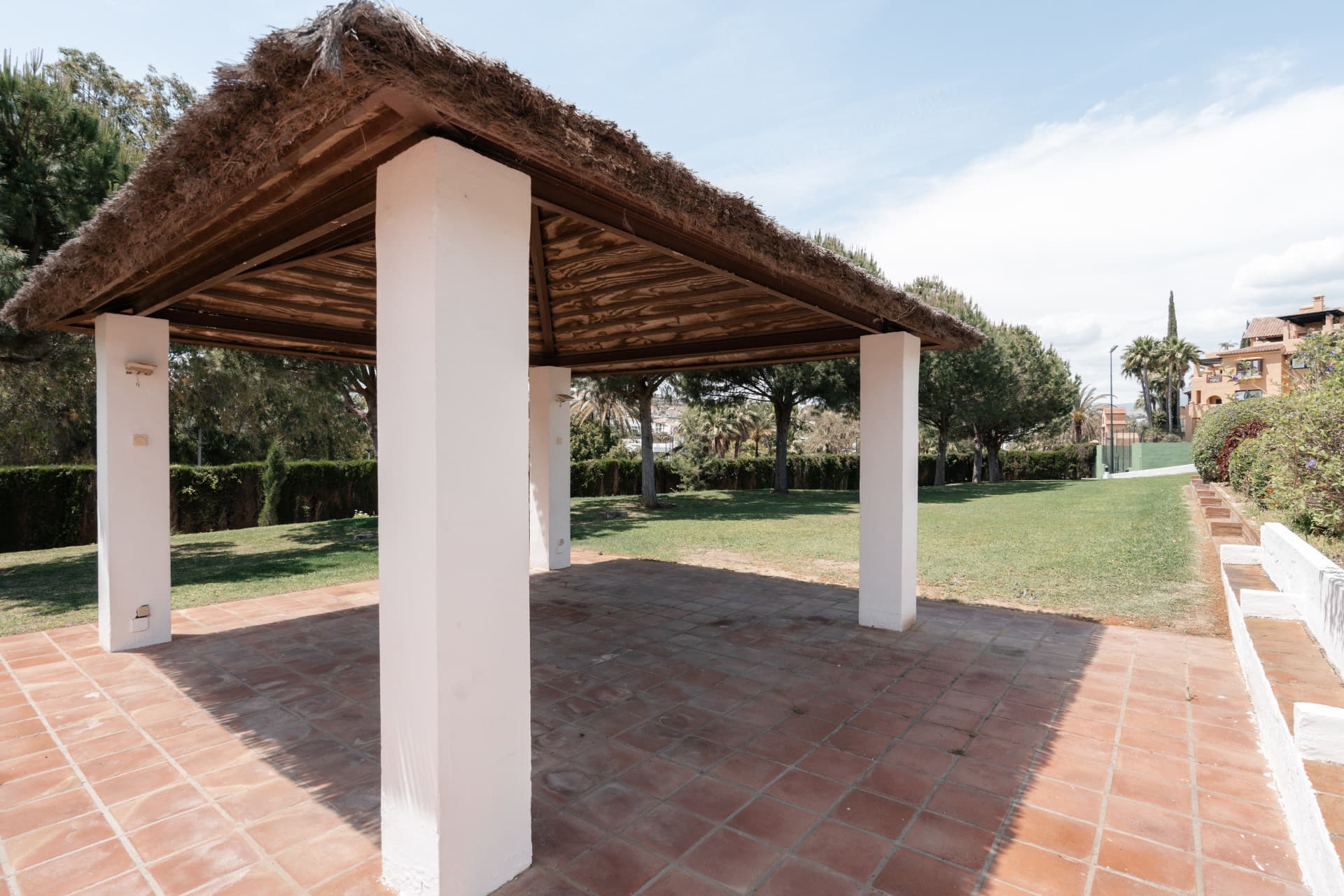 Spacious townhouse with villa feel in Señorío de Cortés