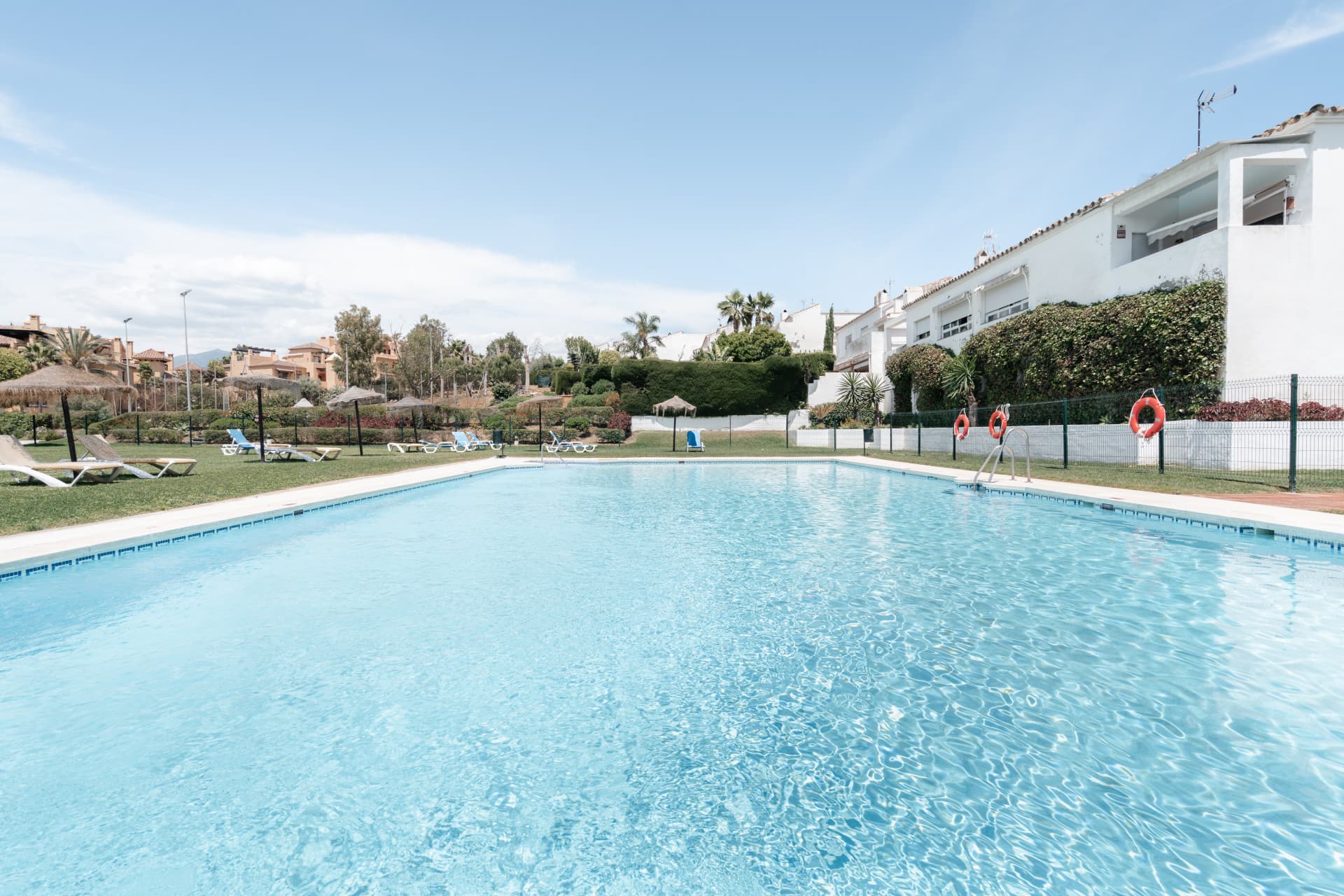 Spacious townhouse with villa feel in Señorío de Cortés
