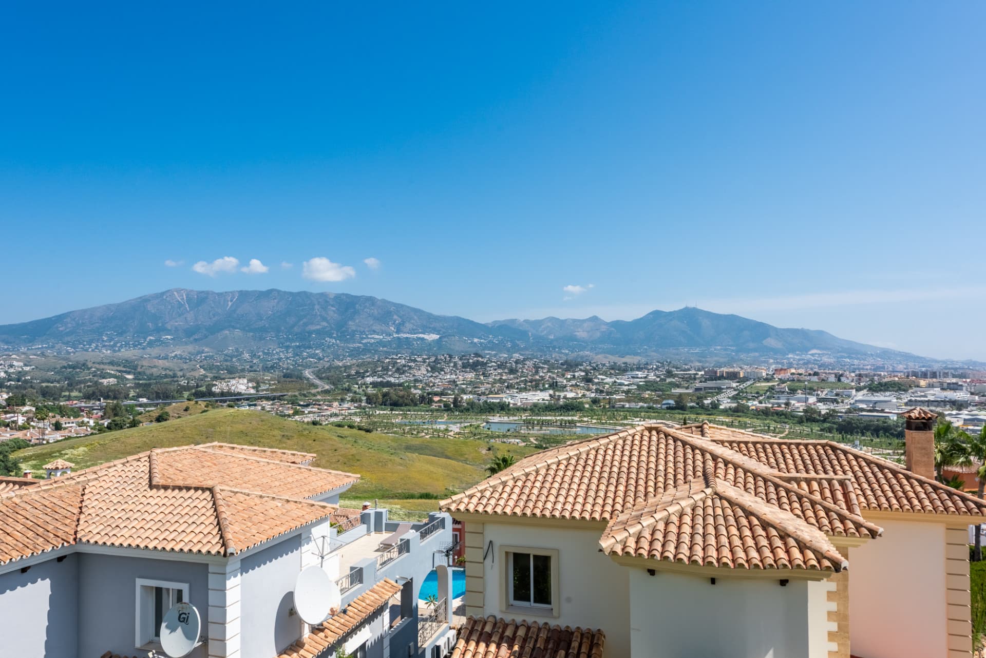 Small villa with panoramic views in Jardines del Águila