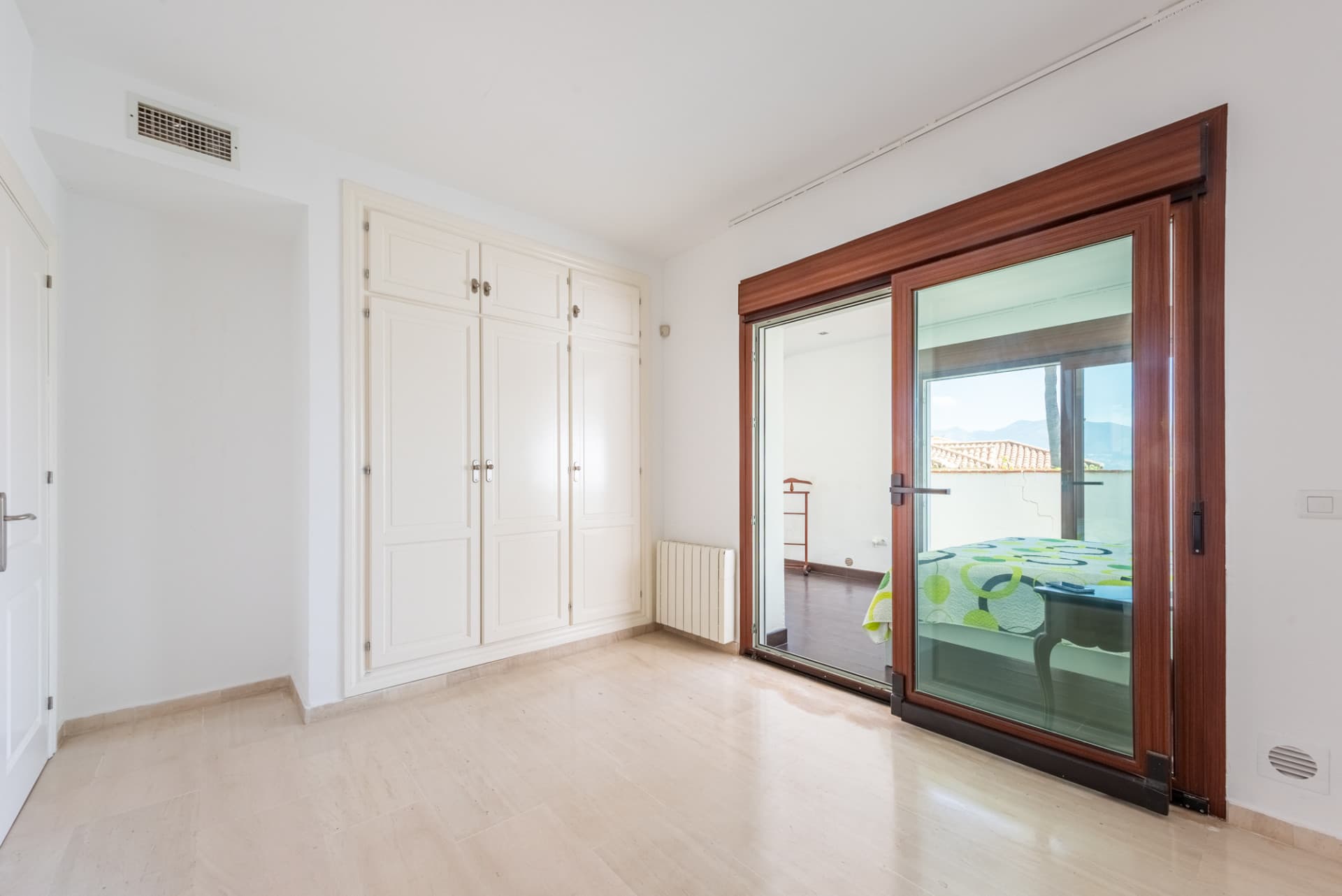 Small villa with panoramic views in Jardines del Águila