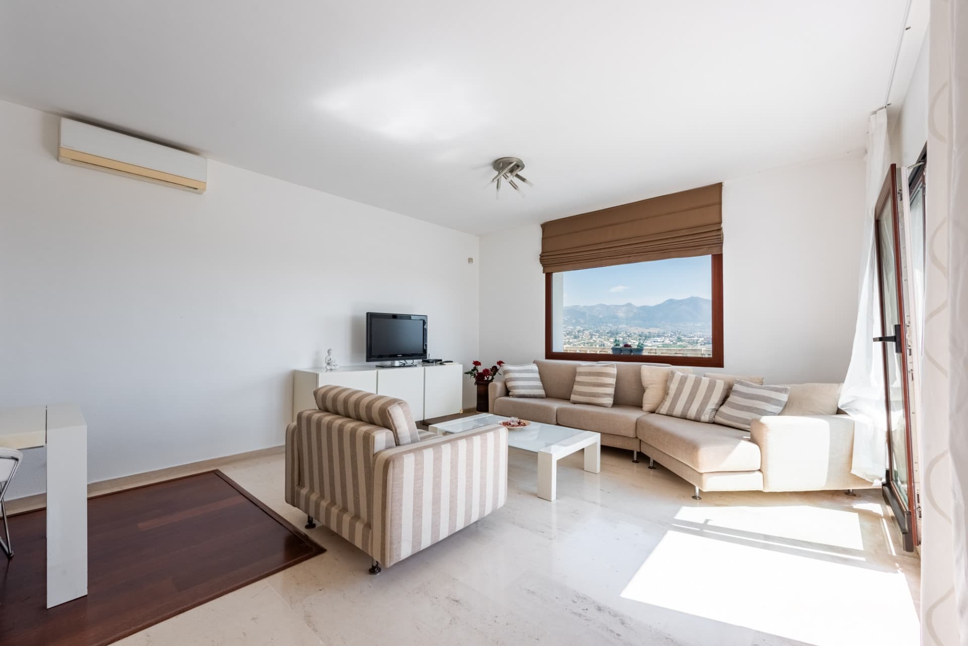 Small villa with panoramic views in Jardines del Águila