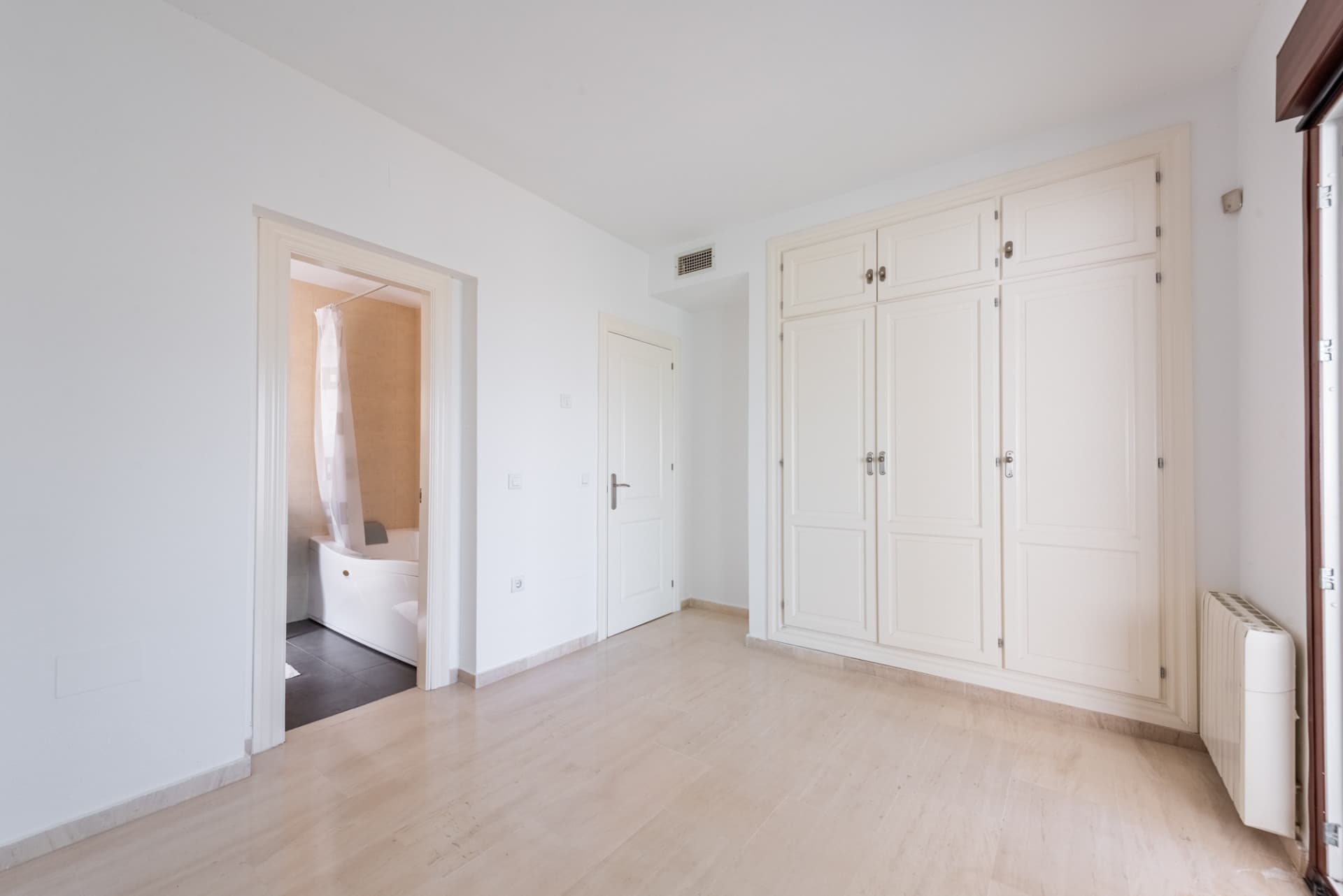 Small villa with panoramic views in Jardines del Águila