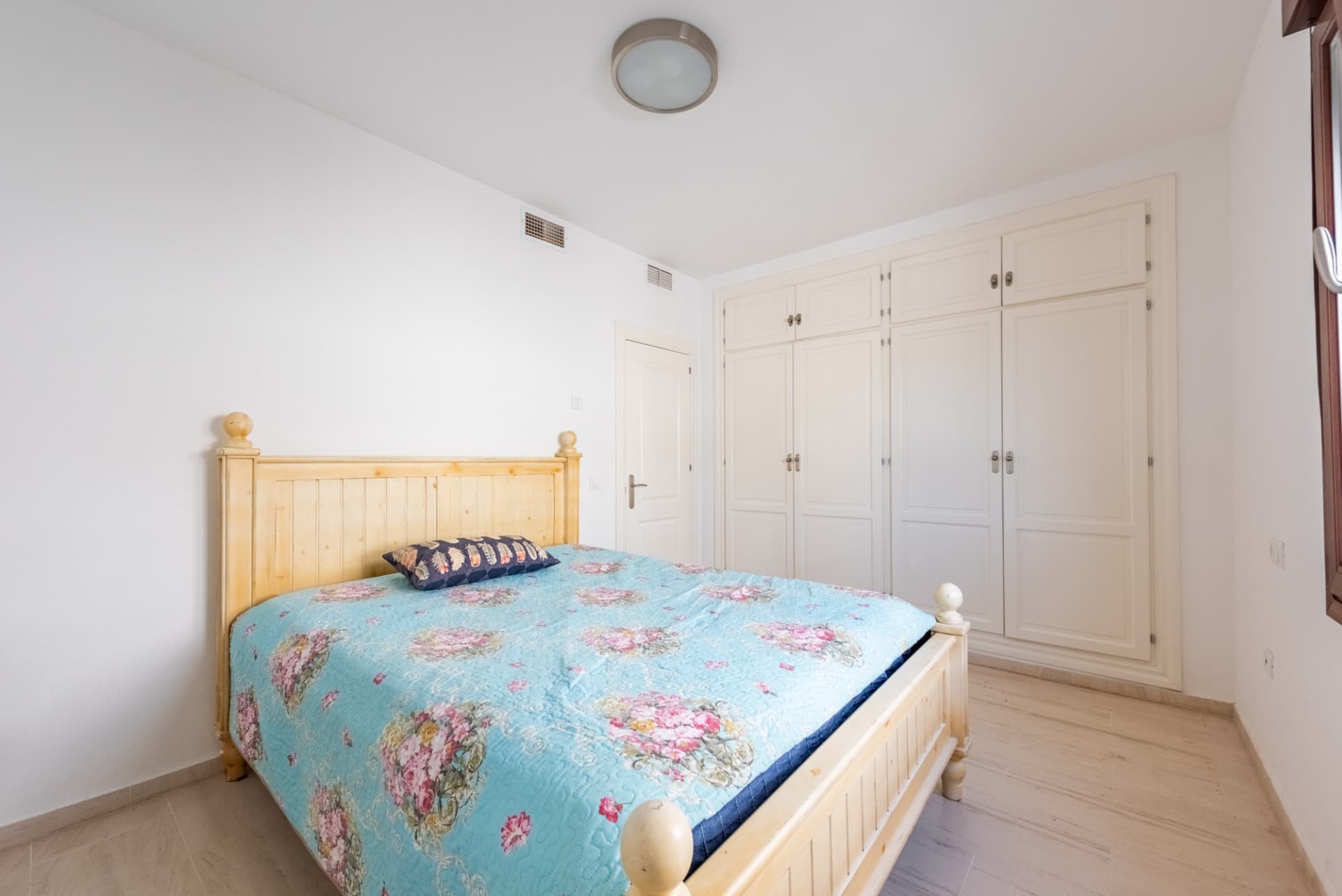 Small villa with panoramic views in Jardines del Águila