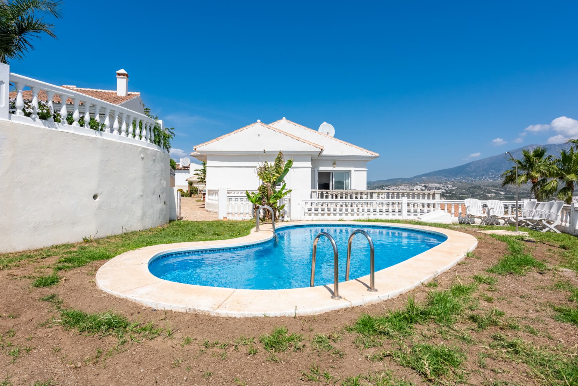 Small villa with panoramic views in Jardines del Águila