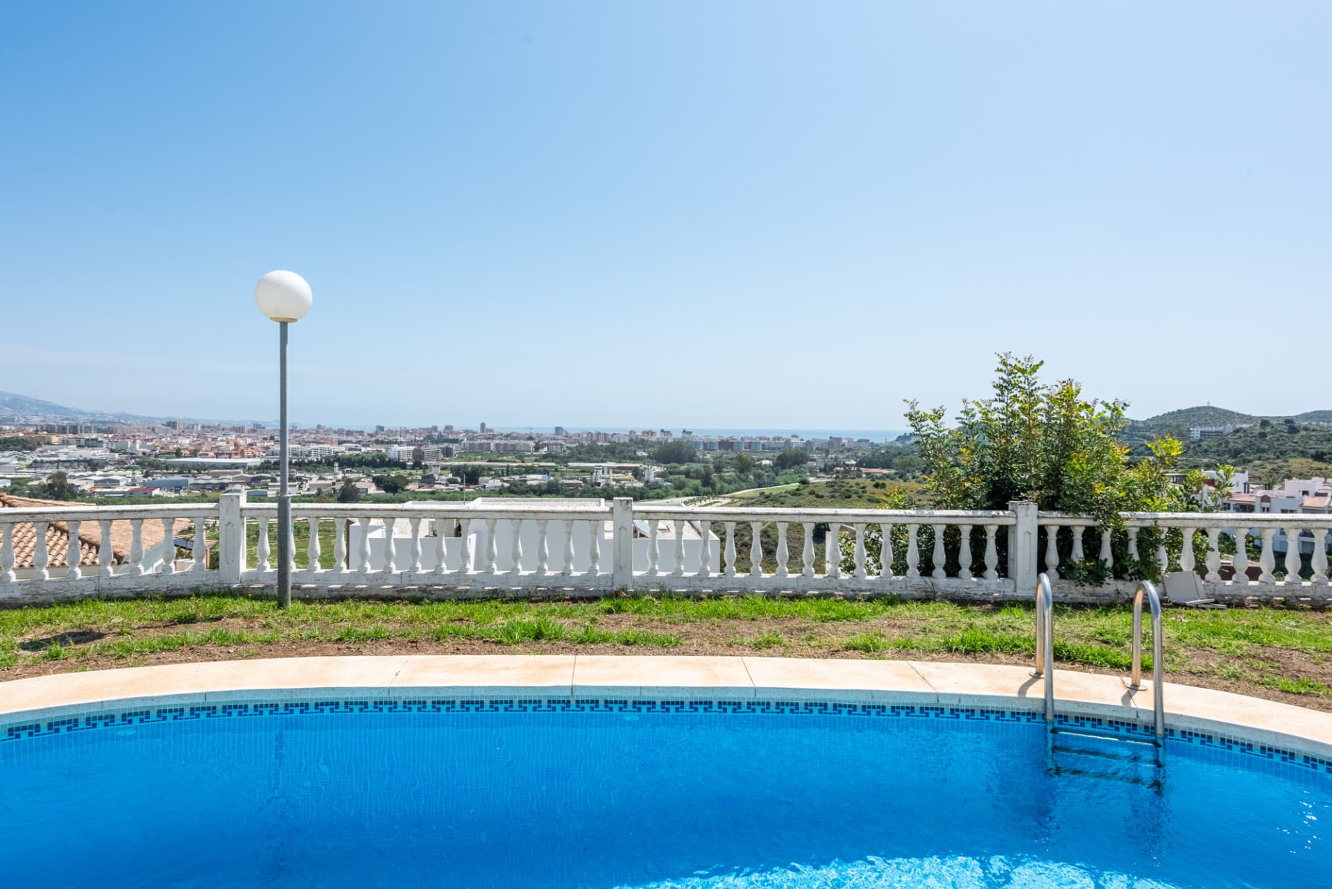 Small villa with panoramic views in Jardines del Águila