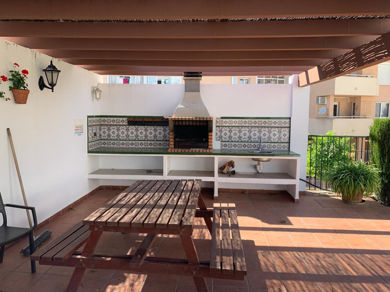 Viewings available: May 27th to June 5th June 17th to July 1st July 7th to July 21st A very cozy 2-bedroom top floor (2r
