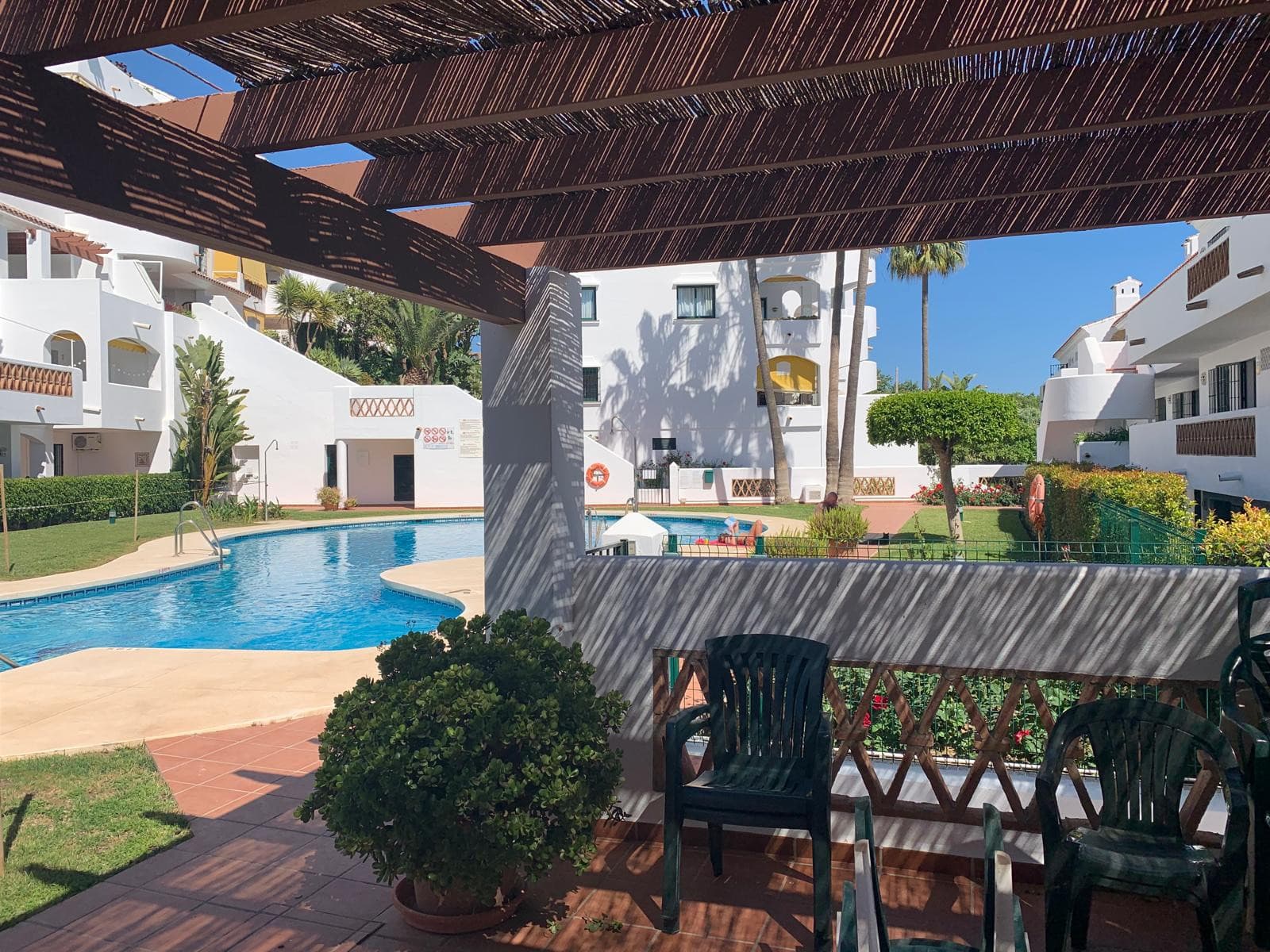 Viewings available: May 27th to June 5th June 17th to July 1st July 7th to July 21st A very cozy 2-bedroom top floor (2r