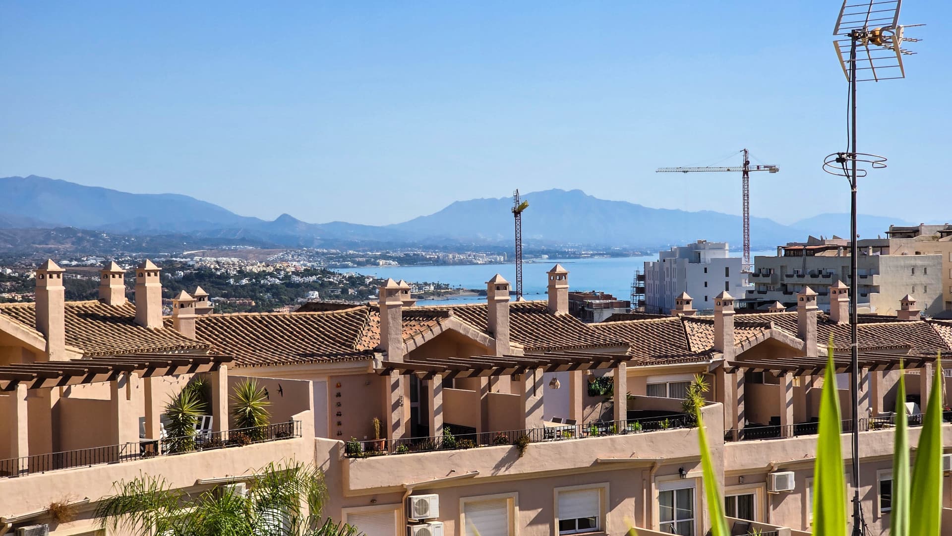 Refurbished Duplex Penthouse with Panoramic Sea and Mountain Views in La Duquesa