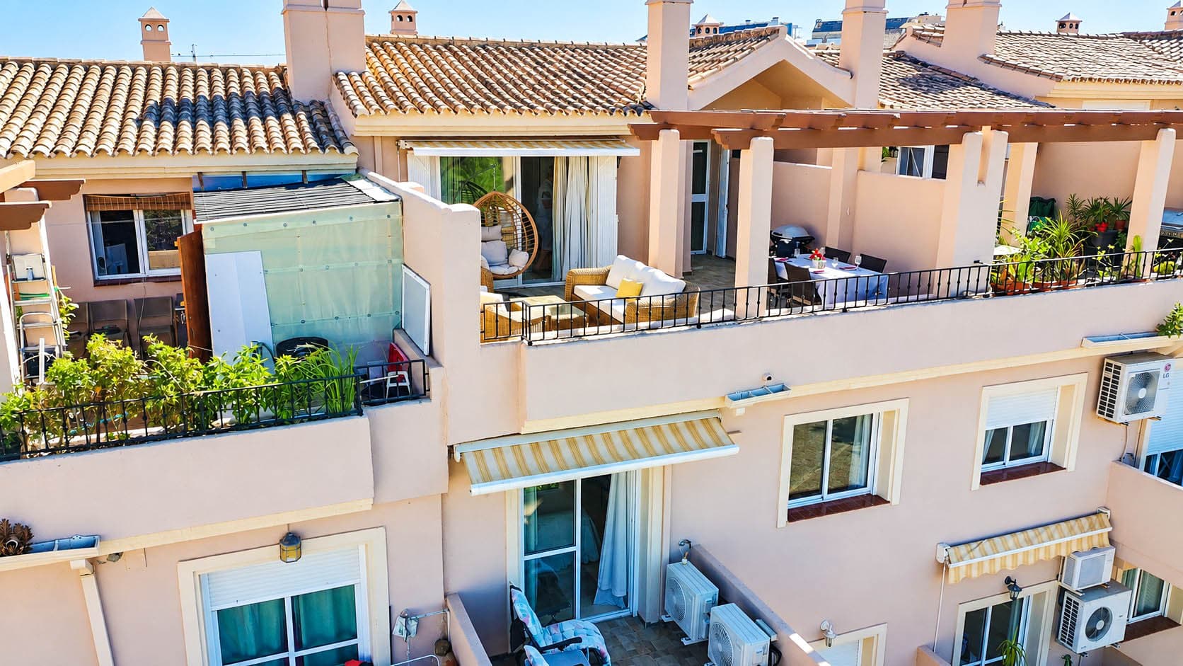 Refurbished Duplex Penthouse with Panoramic Sea and Mountain Views in La Duquesa