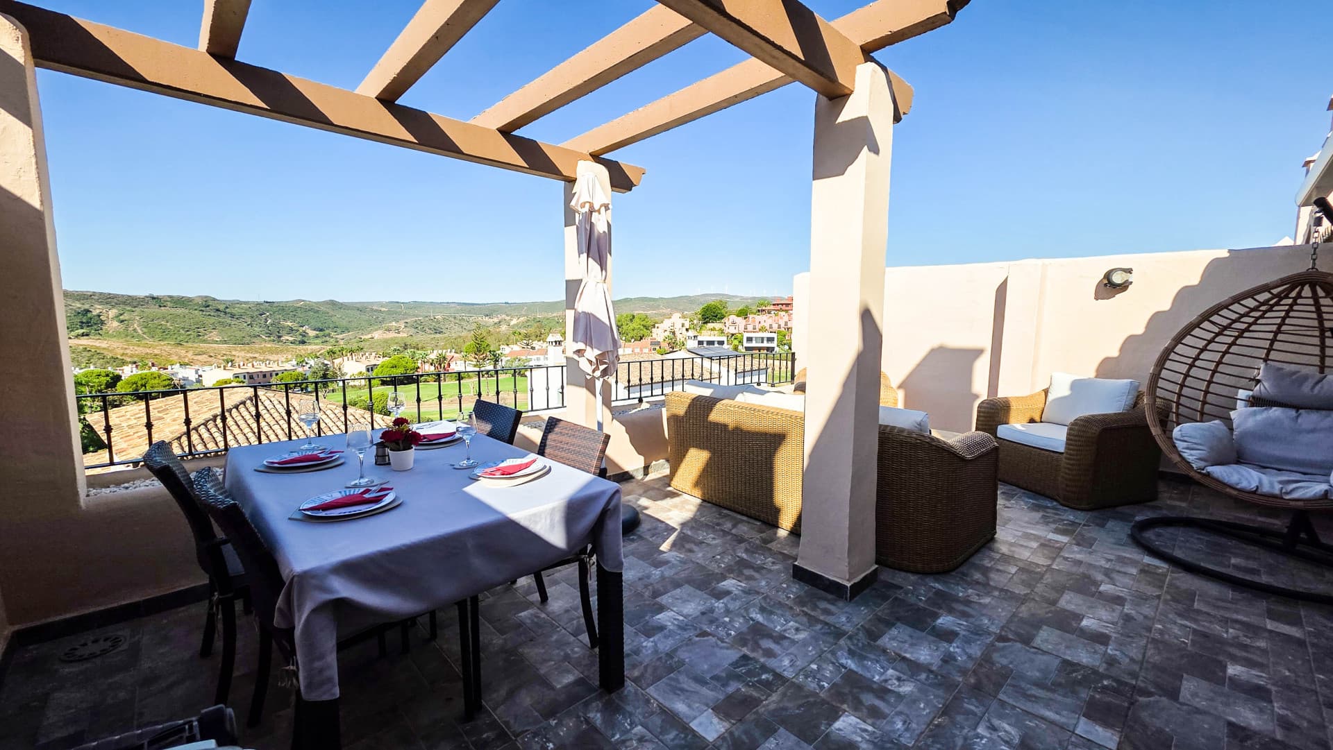 Refurbished Duplex Penthouse with Panoramic Sea and Mountain Views in La Duquesa