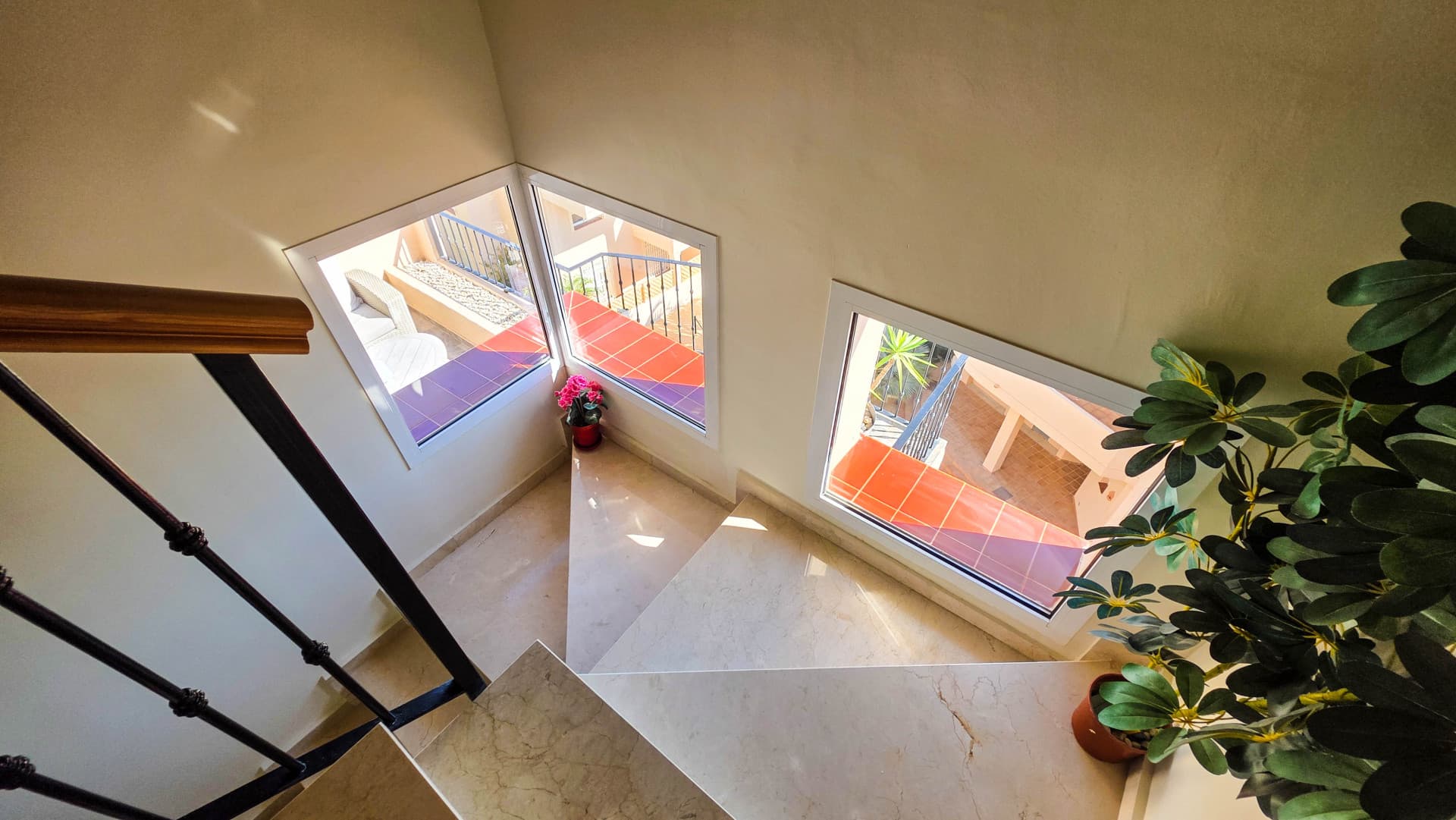 Refurbished Duplex Penthouse with Panoramic Sea and Mountain Views in La Duquesa