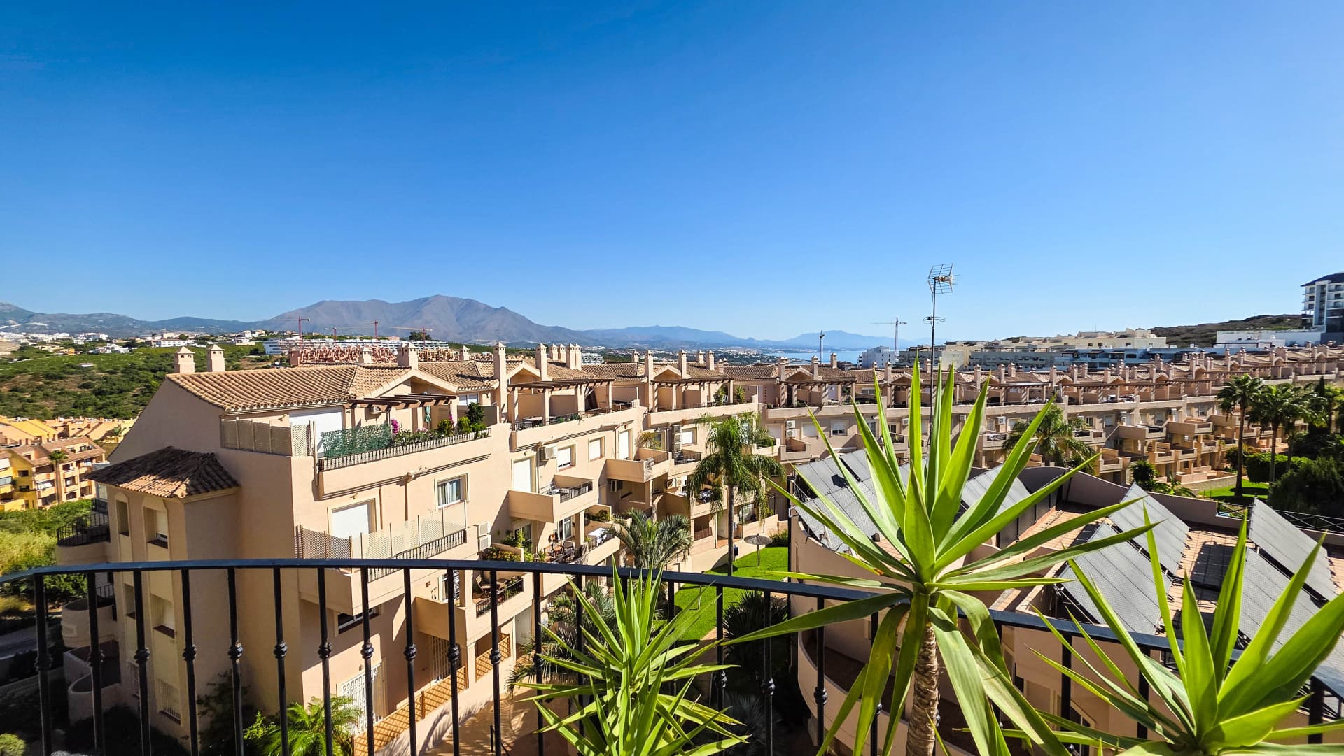 Refurbished Duplex Penthouse with Panoramic Sea and Mountain Views in La Duquesa