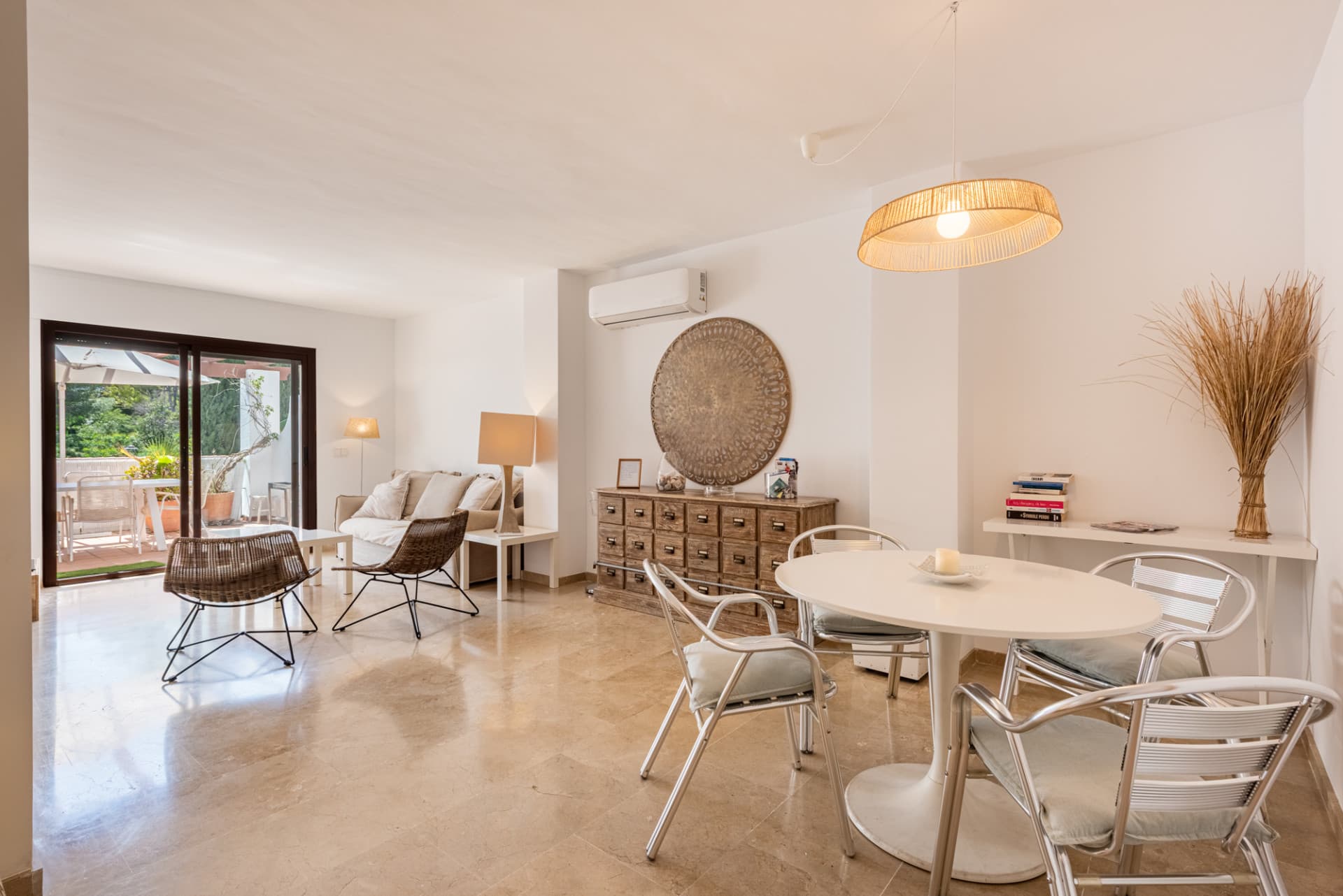 Apartment in a quiet development on the Golden Mile with tourist license.